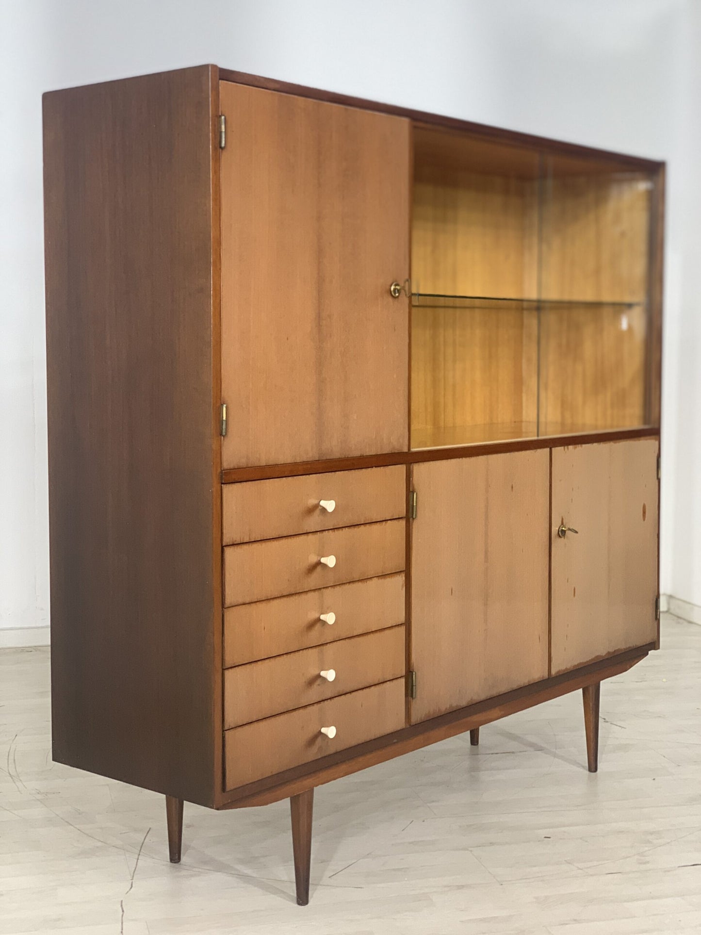 MID CENTURY HIGHBOARD ANRICHTE SIDEBOARD SCHRANK FLURSCHRANK GESCHIRRSCHRANK VINTAGE