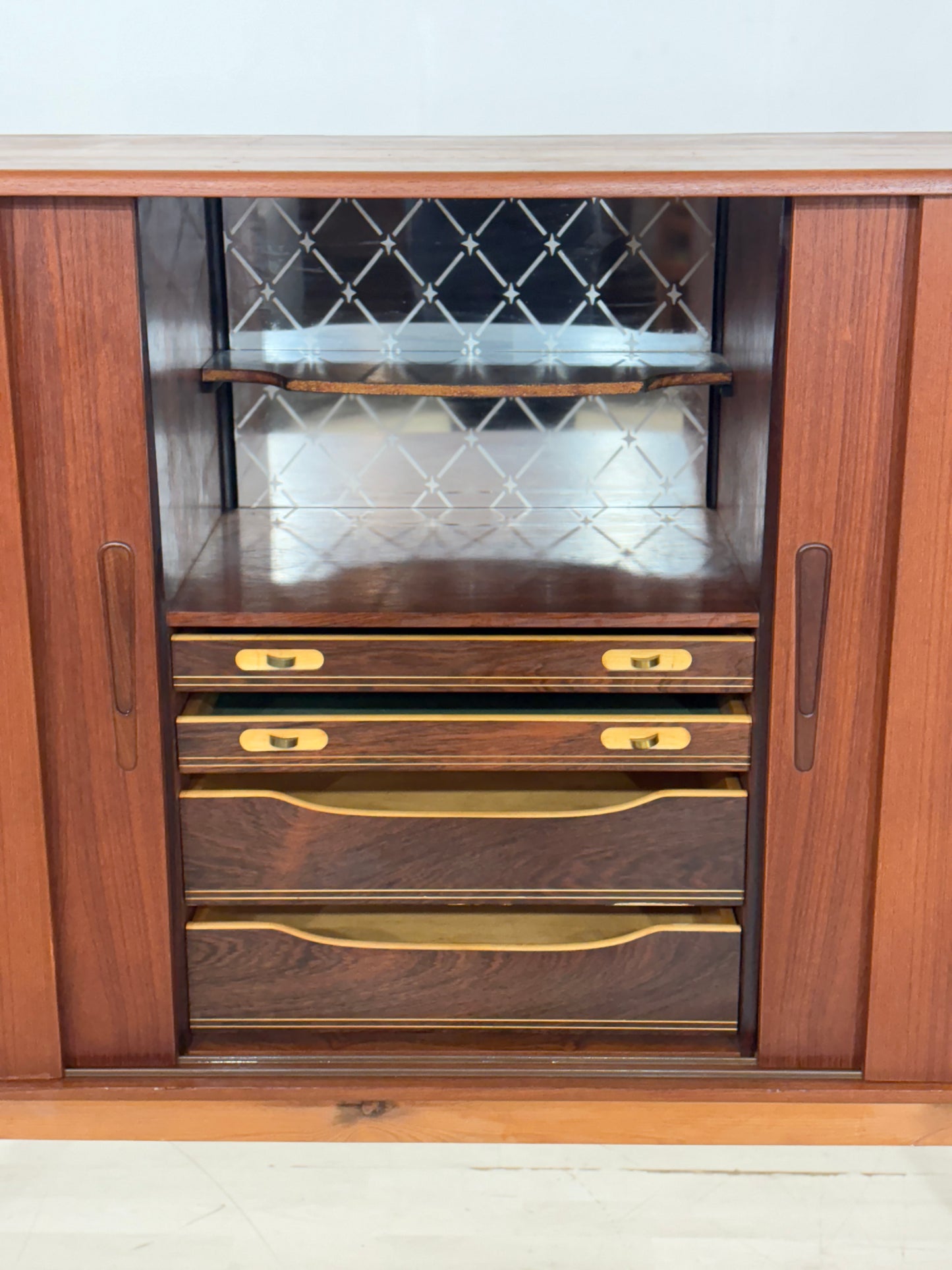 Danish Design Highboard / Teak Sideboard / Barschrank / Wohnzimmerschrank / Vintage Schrank