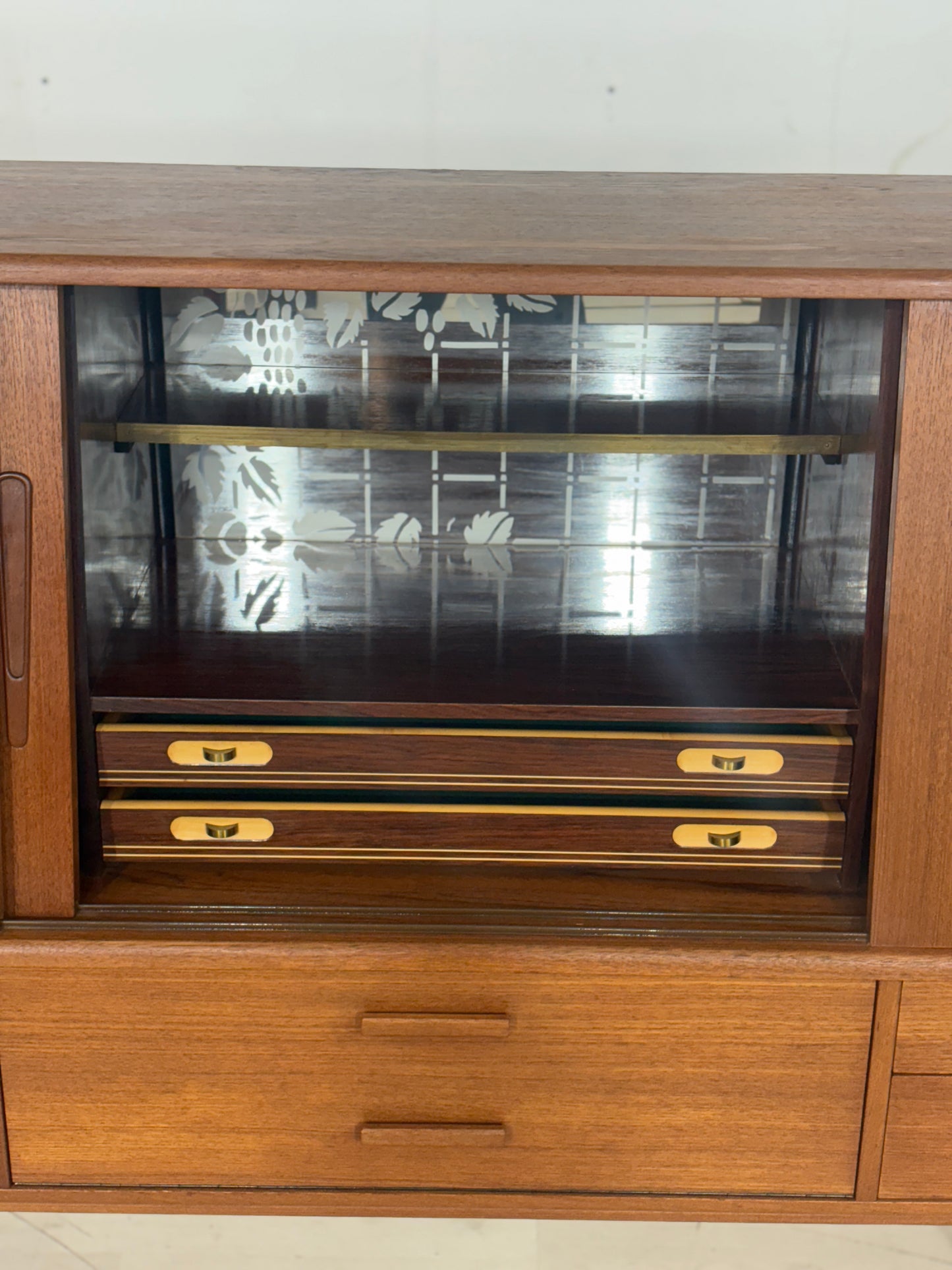 Mid-Century Highboard / Teak Schrank / Barschrank / Wohnzimmerschrank / Vintage Sidebaord