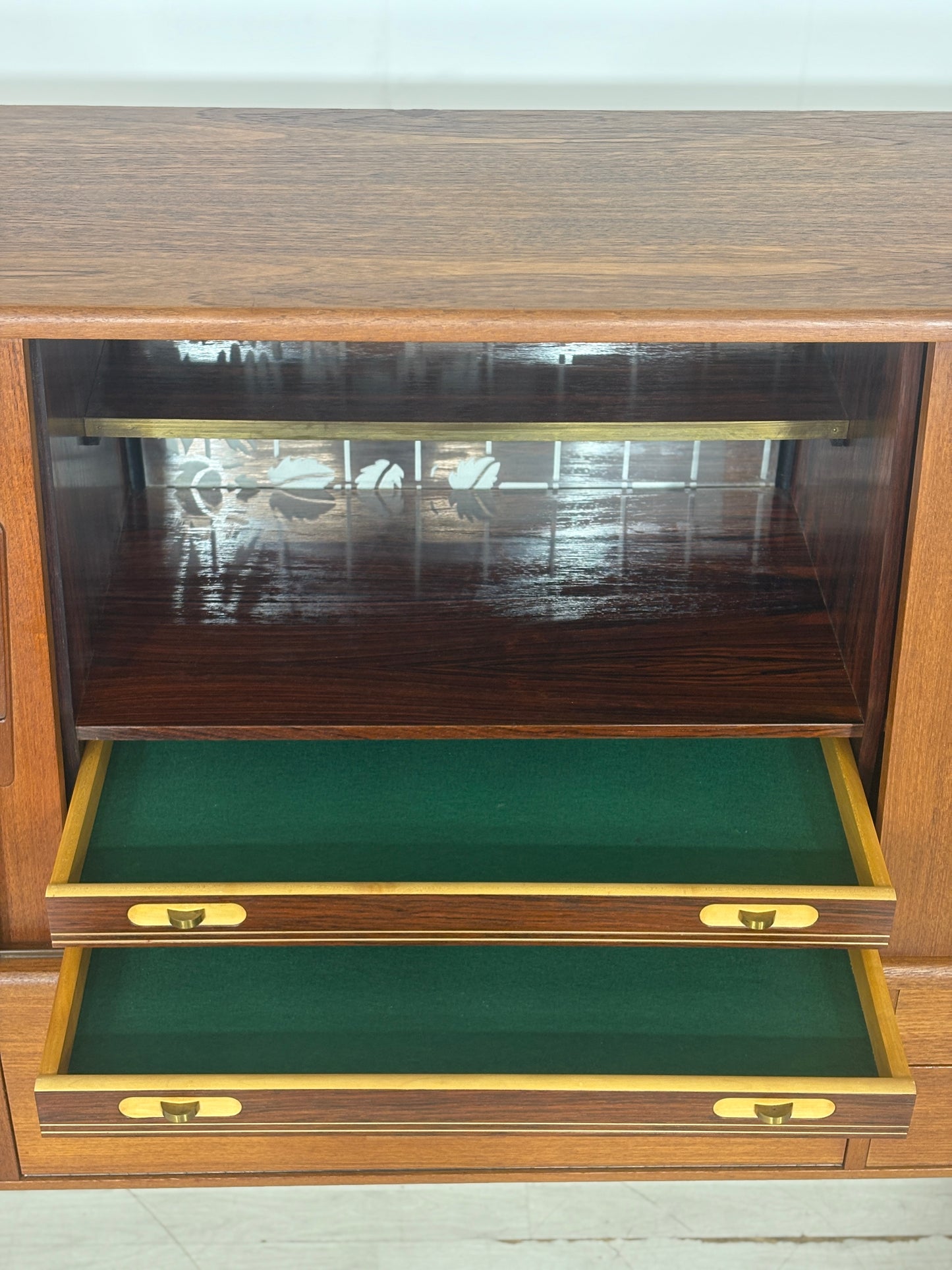 Mid-Century Highboard / Teak Schrank / Barschrank / Wohnzimmerschrank / Vintage Sidebaord