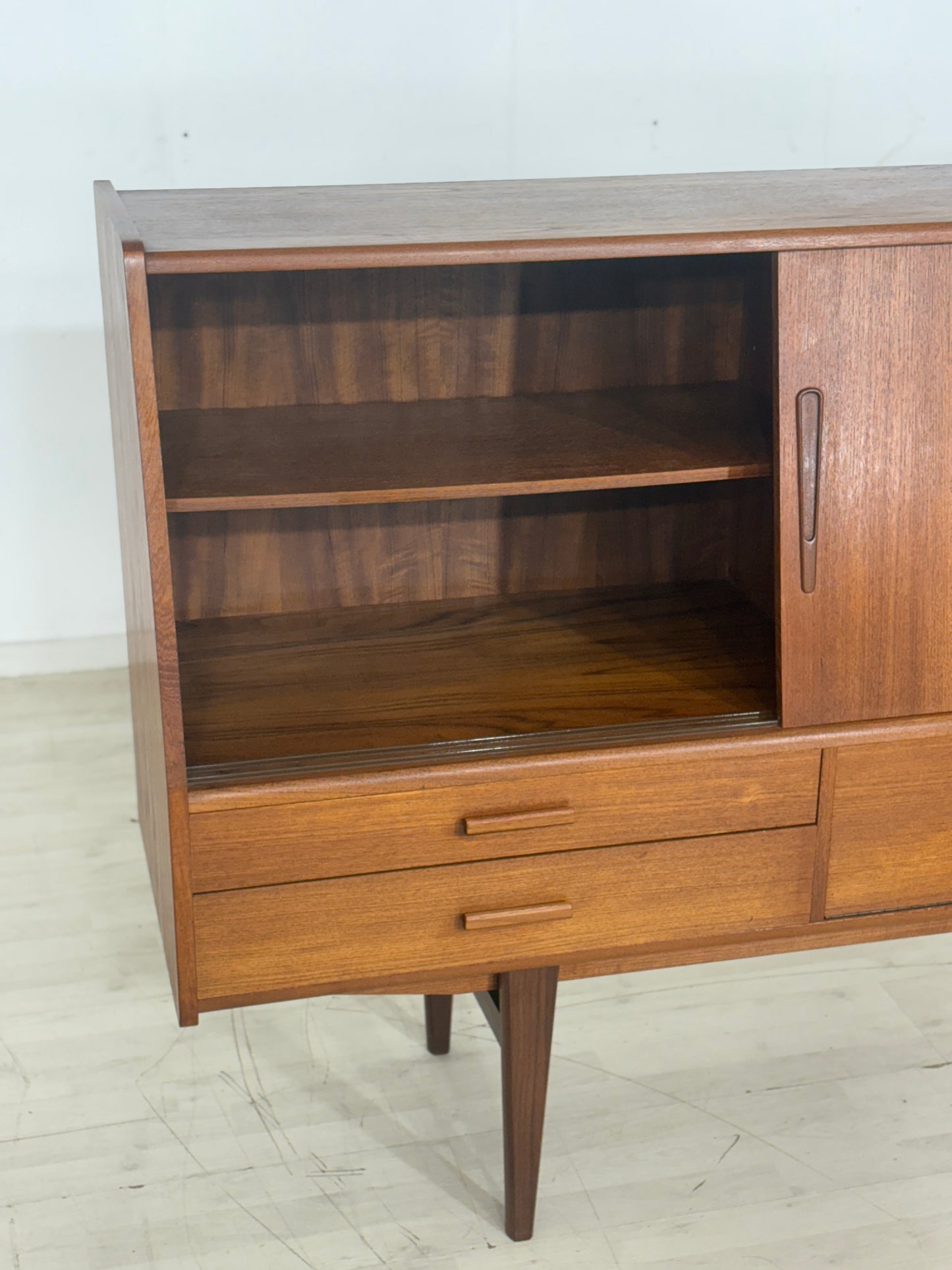 Mid-Century Highboard / Teak Schrank / Barschrank / Wohnzimmerschrank / Vintage Sidebaord