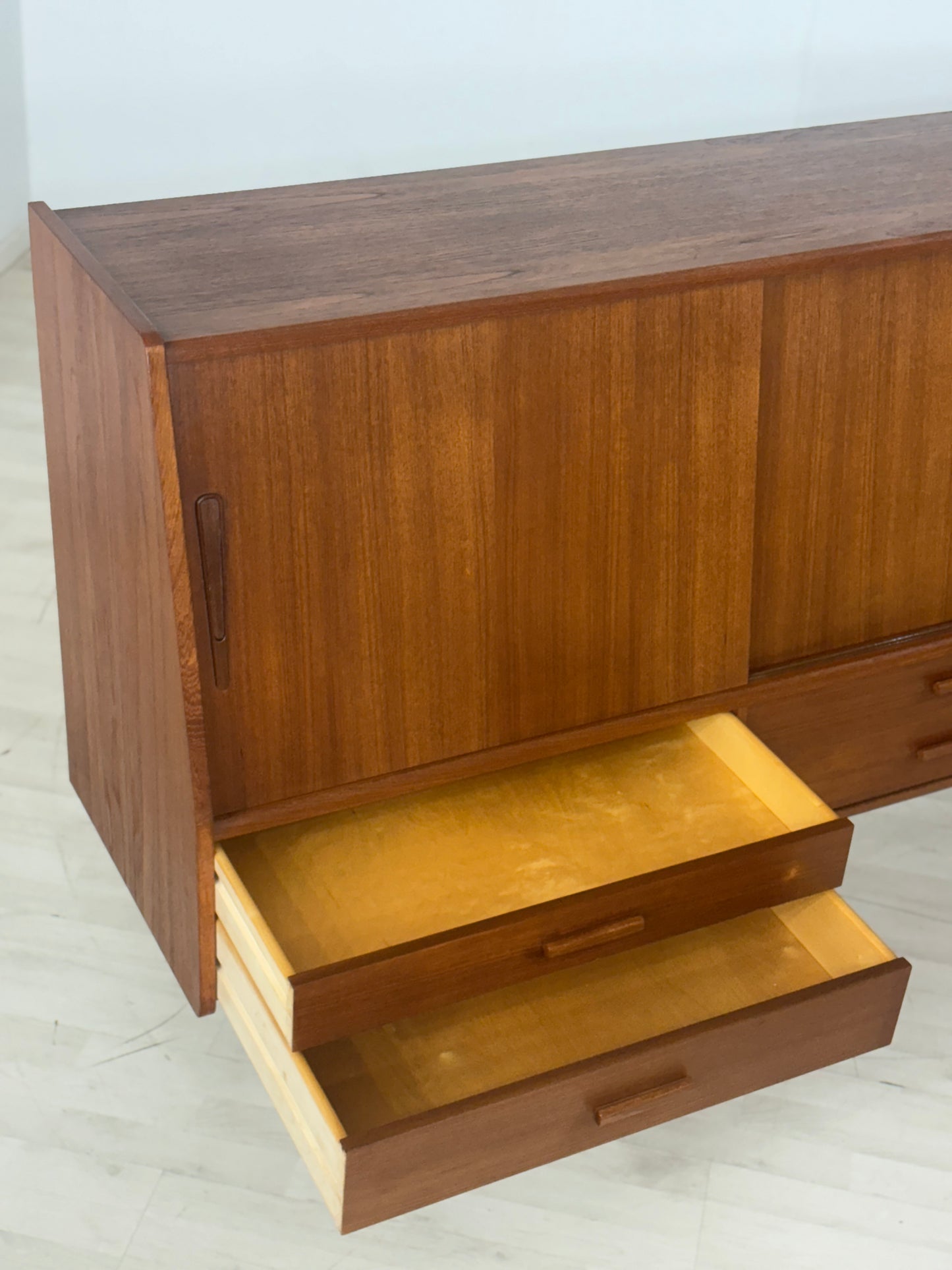 Mid-Century Highboard / Teak Schrank / Barschrank / Wohnzimmerschrank / Vintage Sidebaord