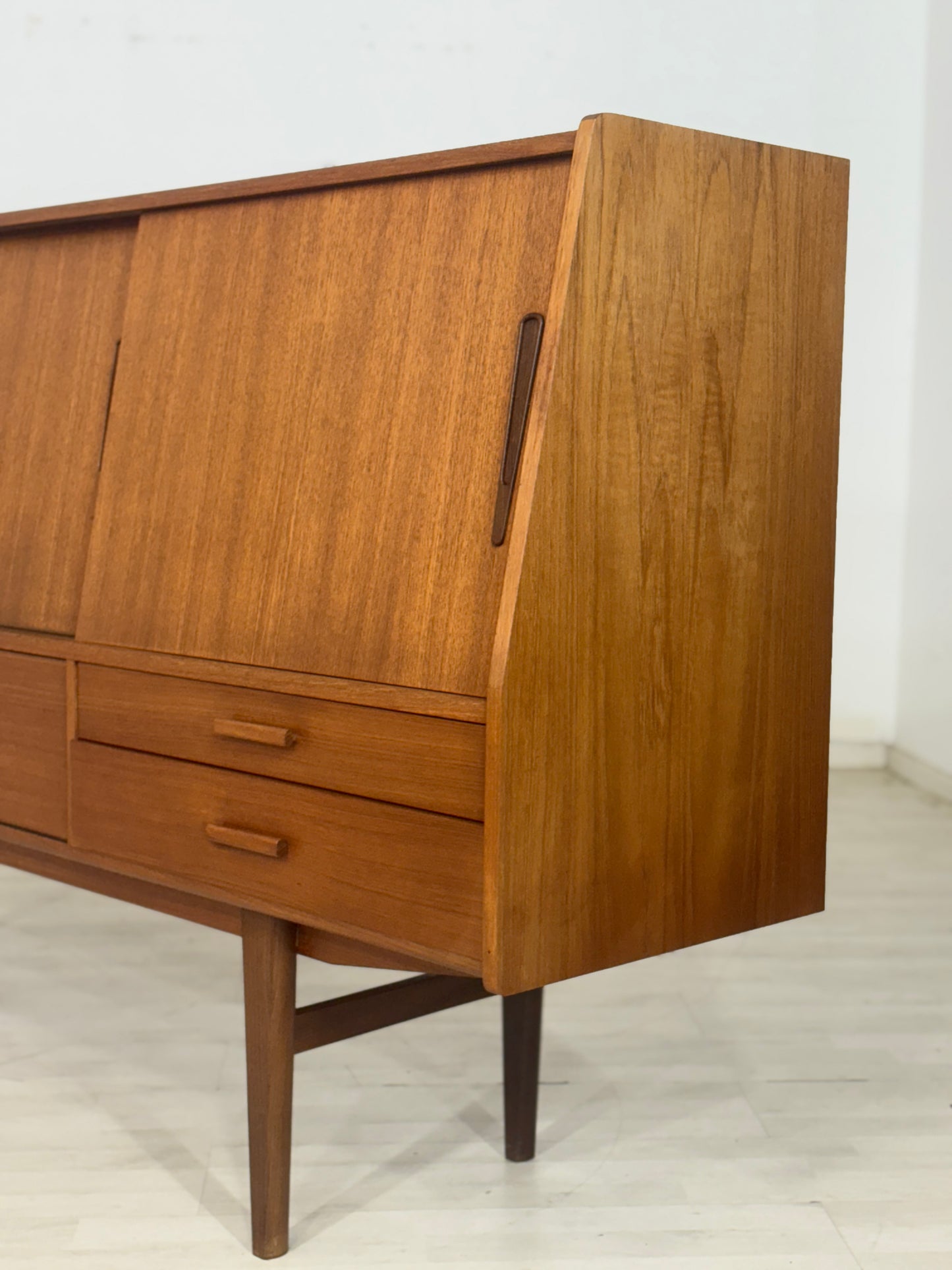 Mid-Century Highboard / Teak Schrank / Barschrank / Wohnzimmerschrank / Vintage Sidebaord