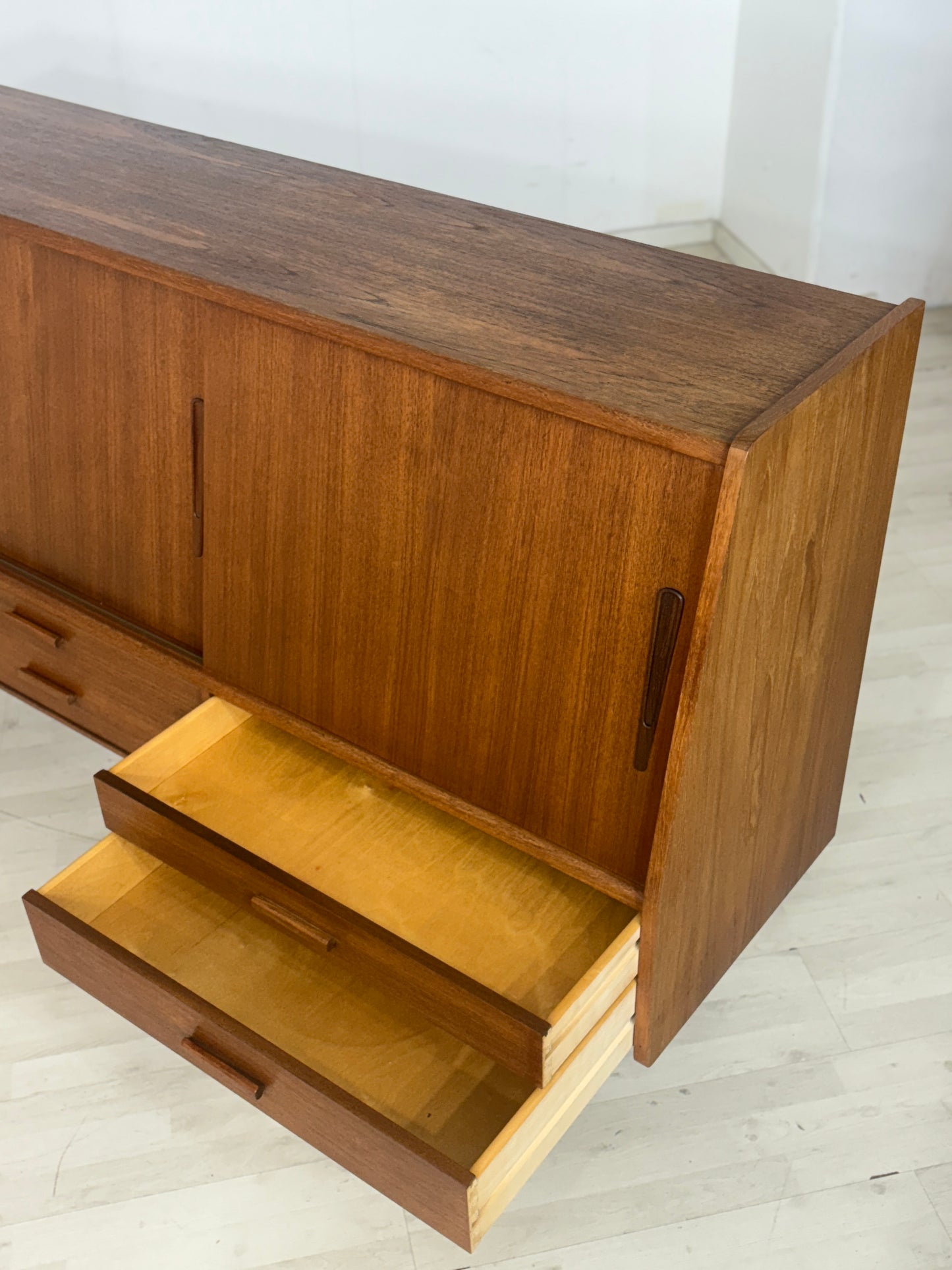 Mid-Century Highboard / Teak Schrank / Barschrank / Wohnzimmerschrank / Vintage Sidebaord