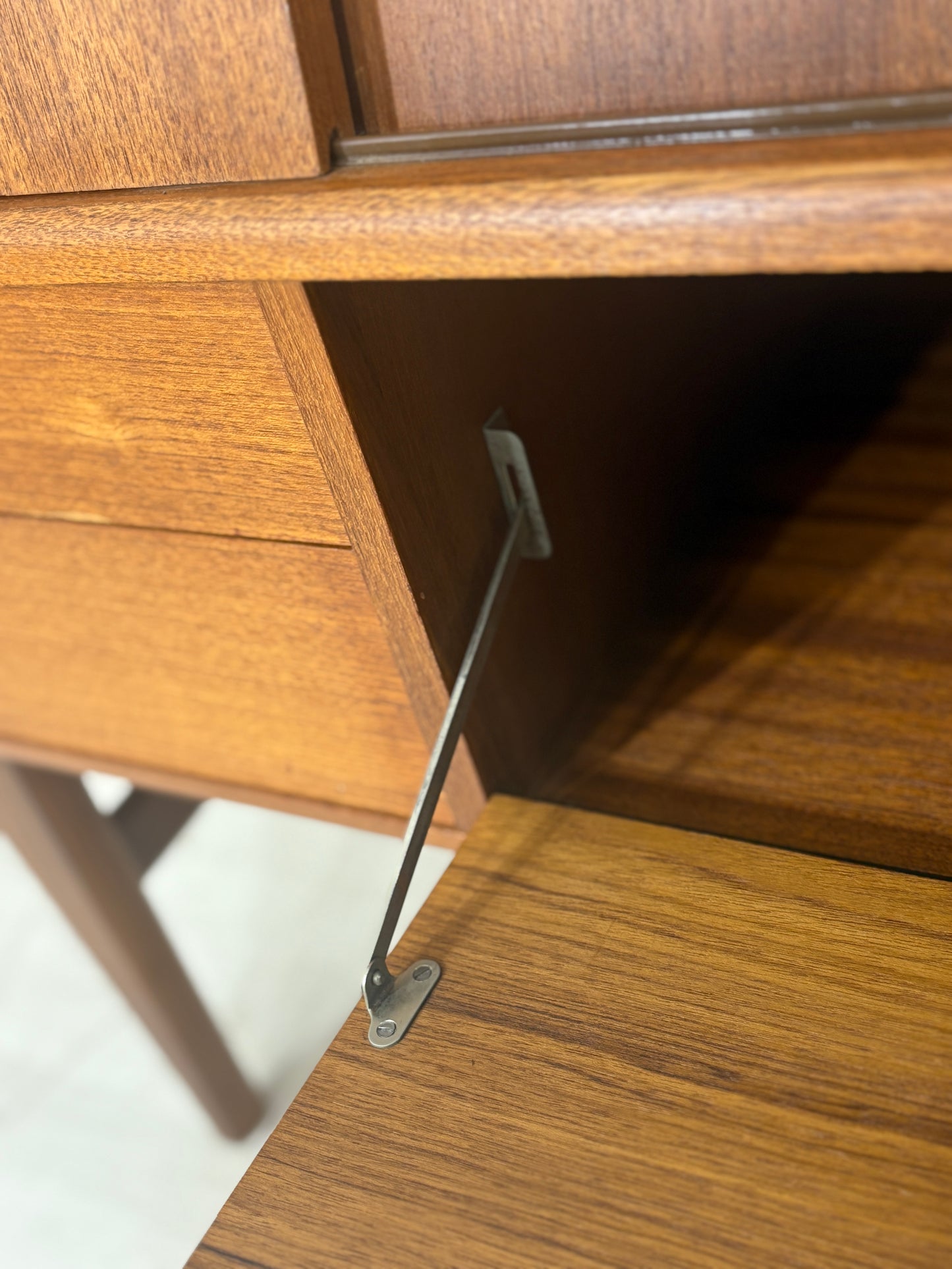 Mid-Century Highboard / Teak Schrank / Barschrank / Wohnzimmerschrank / Vintage Sidebaord