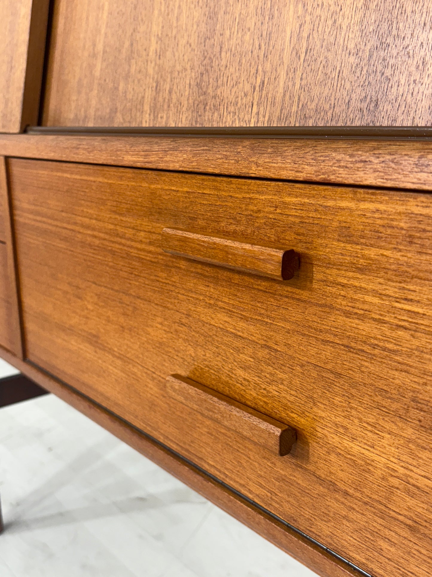 Mid-Century Highboard / Teak Schrank / Barschrank / Wohnzimmerschrank / Vintage Sidebaord