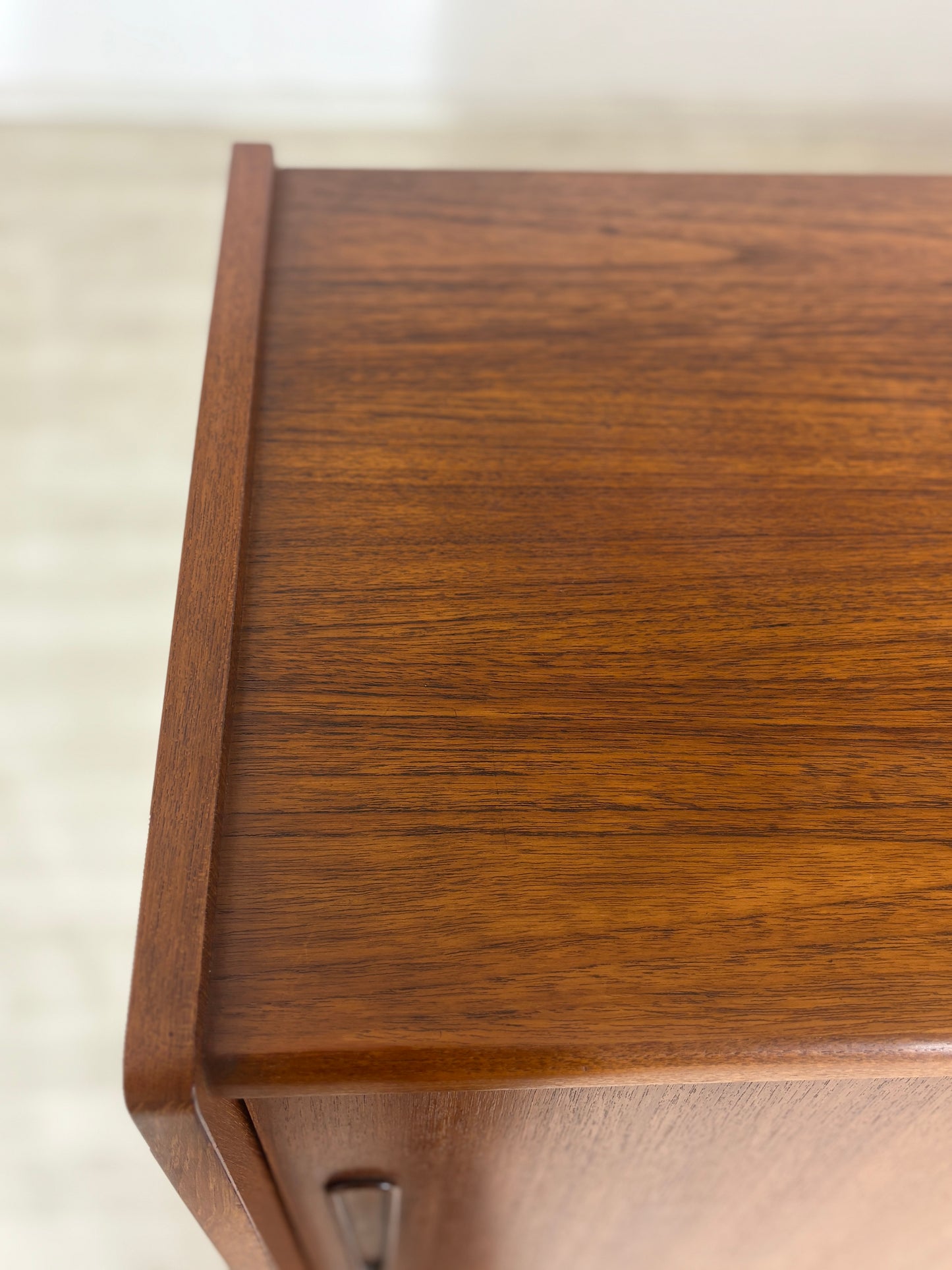Mid-Century Highboard / Teak Schrank / Barschrank / Wohnzimmerschrank / Vintage Sidebaord