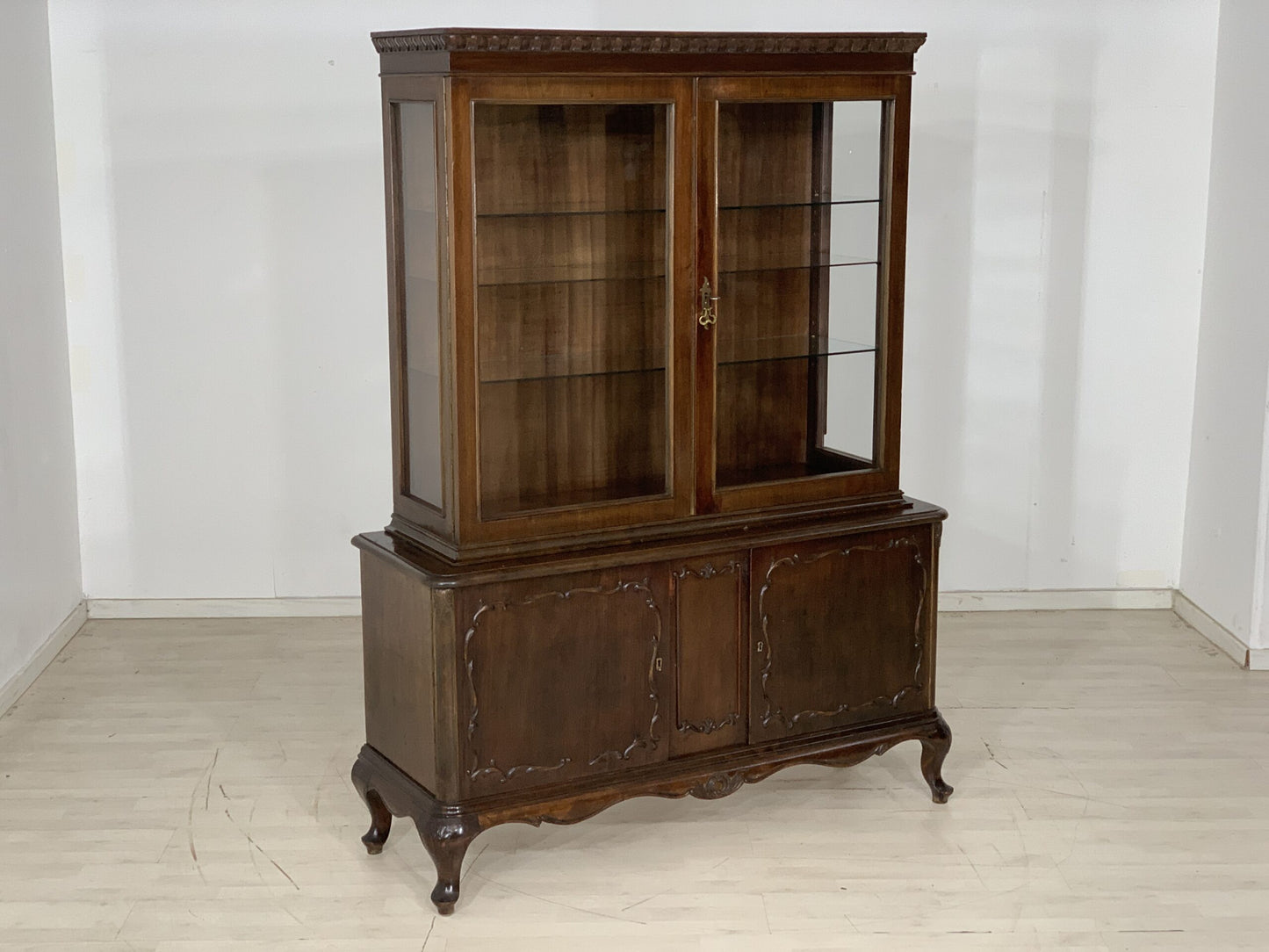 CHIPPENDALE SIDEBOARD DISPLAY CABINET LIVING ROOM CABINET DISPLAY CABINET VINTAGE