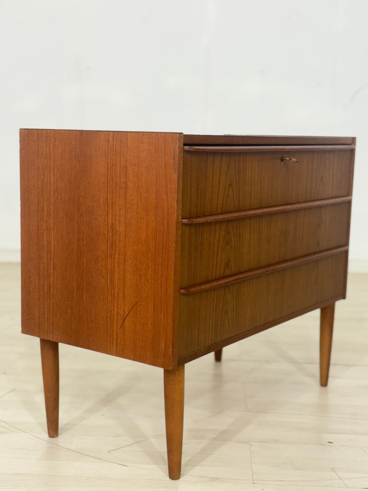 Mid-Century Kommode / Teak Schrank / Vintage Waschkommode / Wohnzimmerschrank
