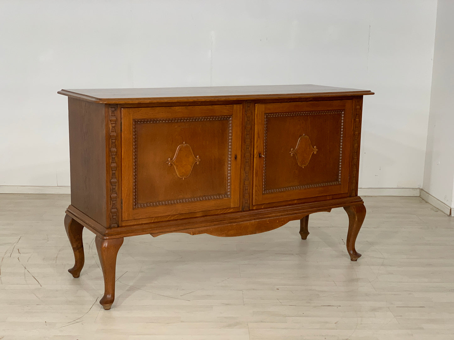 CHIPPENDALE SIDEBOARD CABINET CHEST OF DRAWERS VINTAGE