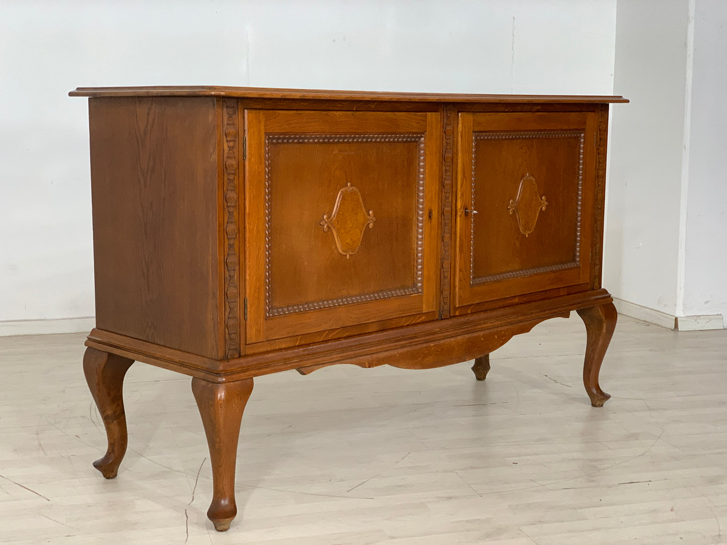 CHIPPENDALE SIDEBOARD CABINET CHEST OF DRAWERS VINTAGE