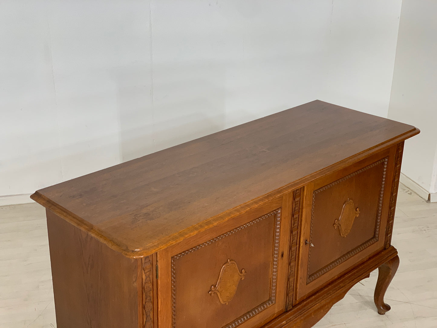 CHIPPENDALE SIDEBOARD CABINET CHEST OF DRAWERS VINTAGE