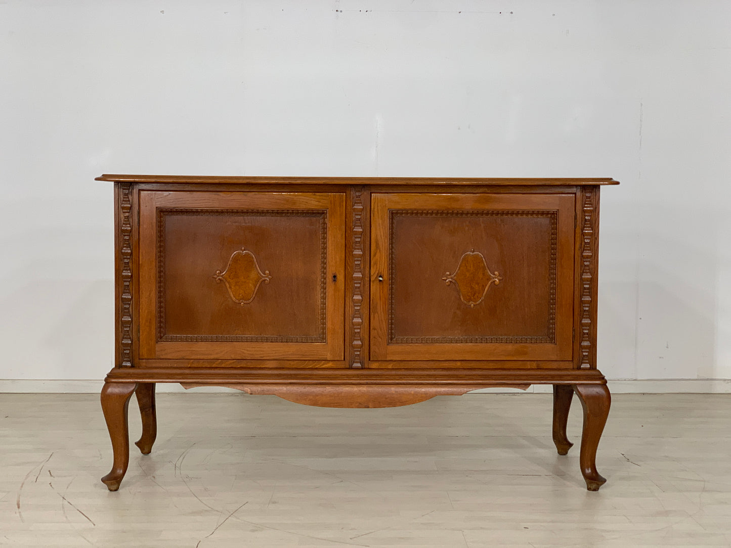 CHIPPENDALE SIDEBOARD CABINET CHEST OF DRAWERS VINTAGE