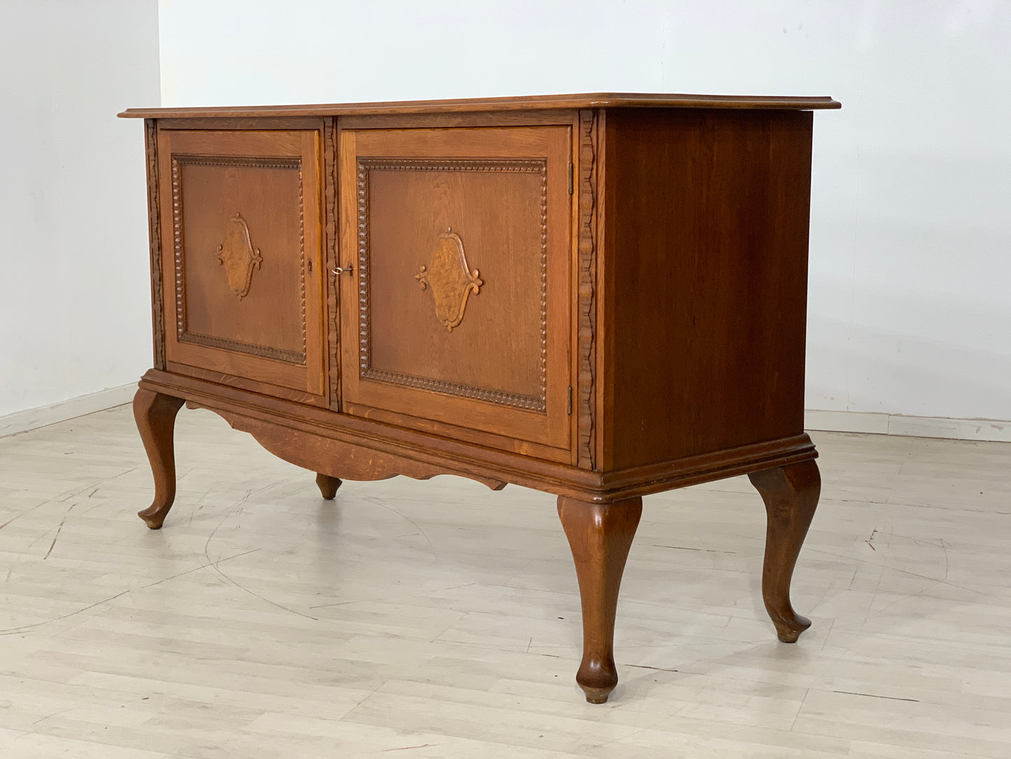 CHIPPENDALE SIDEBOARD CABINET CHEST OF DRAWERS VINTAGE