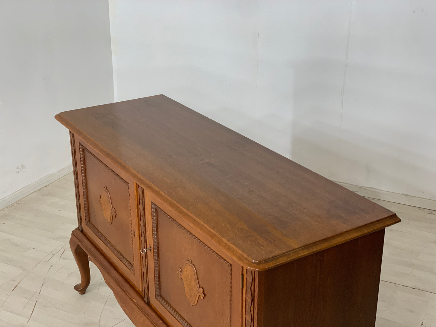 CHIPPENDALE SIDEBOARD CABINET CHEST OF DRAWERS VINTAGE