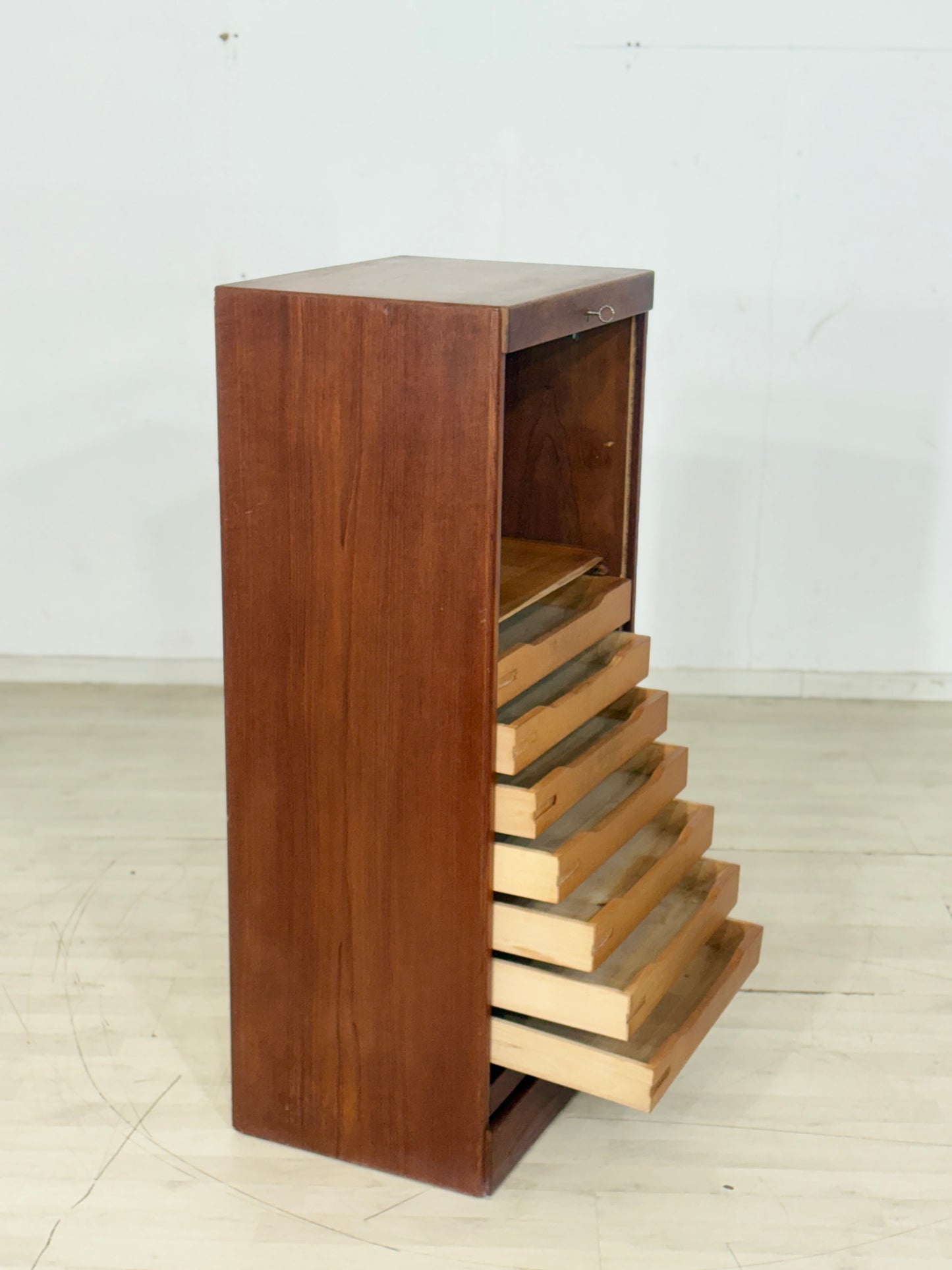 Vintage Teak Rolladenschrank / Danish Design Schrank / Kommode / Fächerschrank