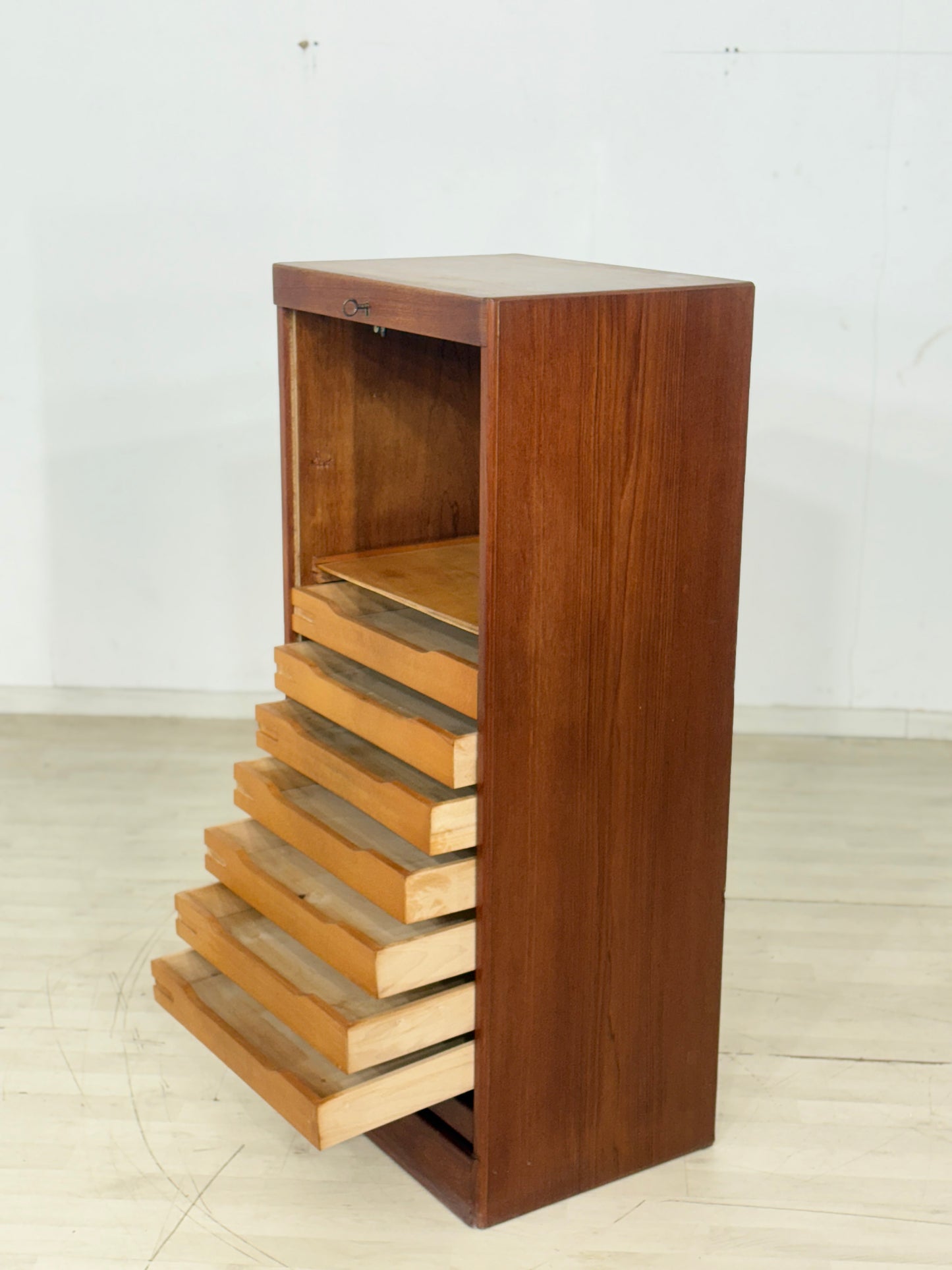 Vintage Teak Rolladenschrank / Danish Design Schrank / Kommode / Fächerschrank