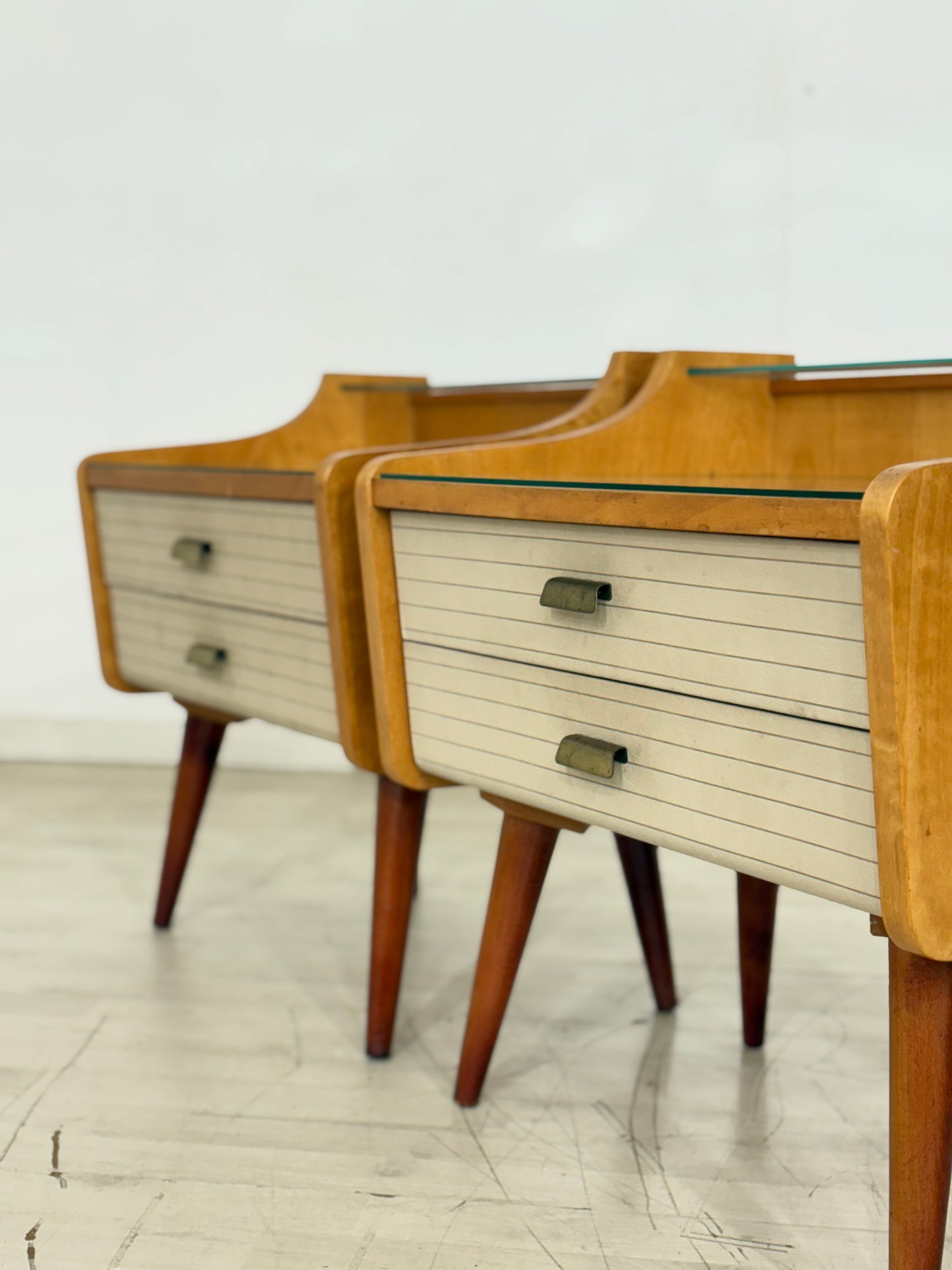 2x Vintage Nachttische / Nachtschränkchen / Beistelltische – 60er Jahre