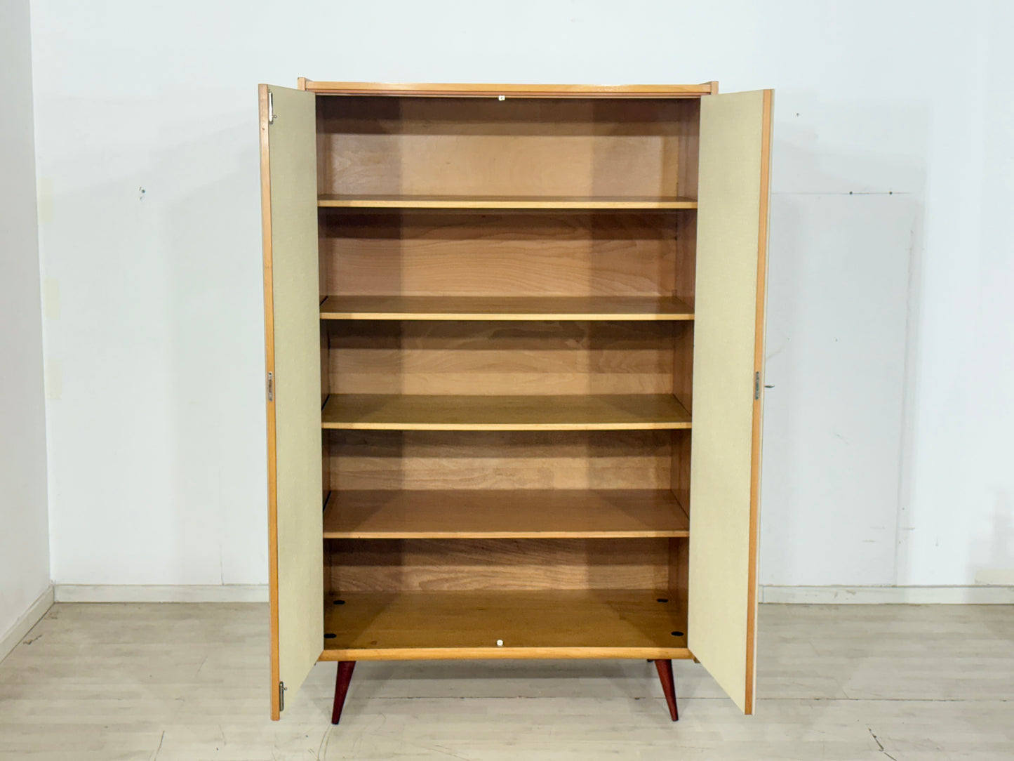 Sehr schöner Vintage Kleiderschrank / Wäscheschrank aus den 60er Jahren