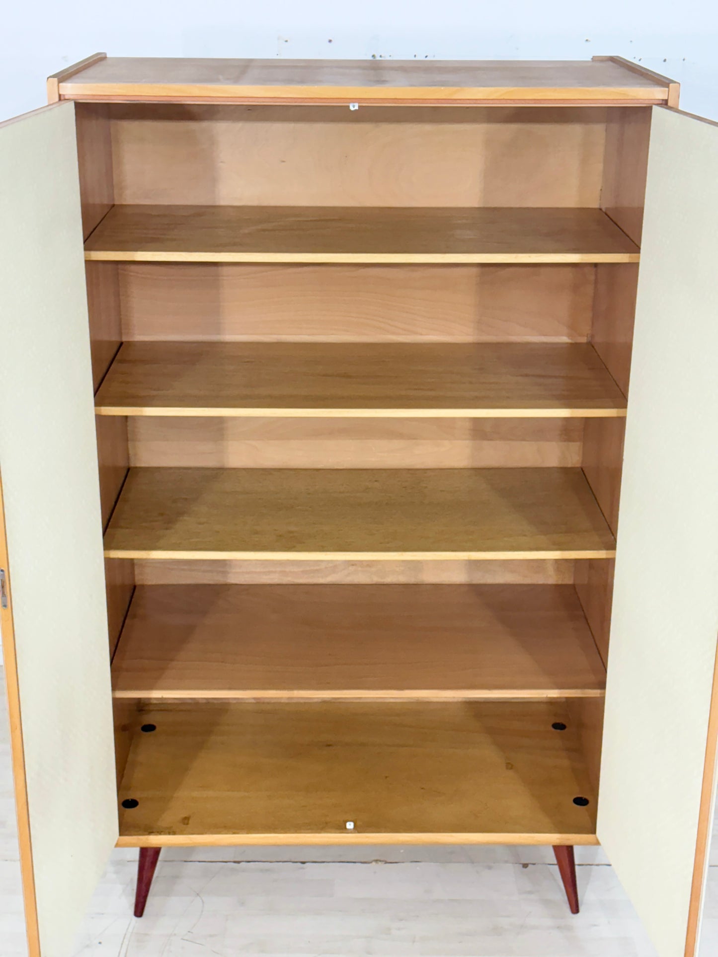 Sehr schöner Vintage Kleiderschrank / Wäscheschrank aus den 60er Jahren