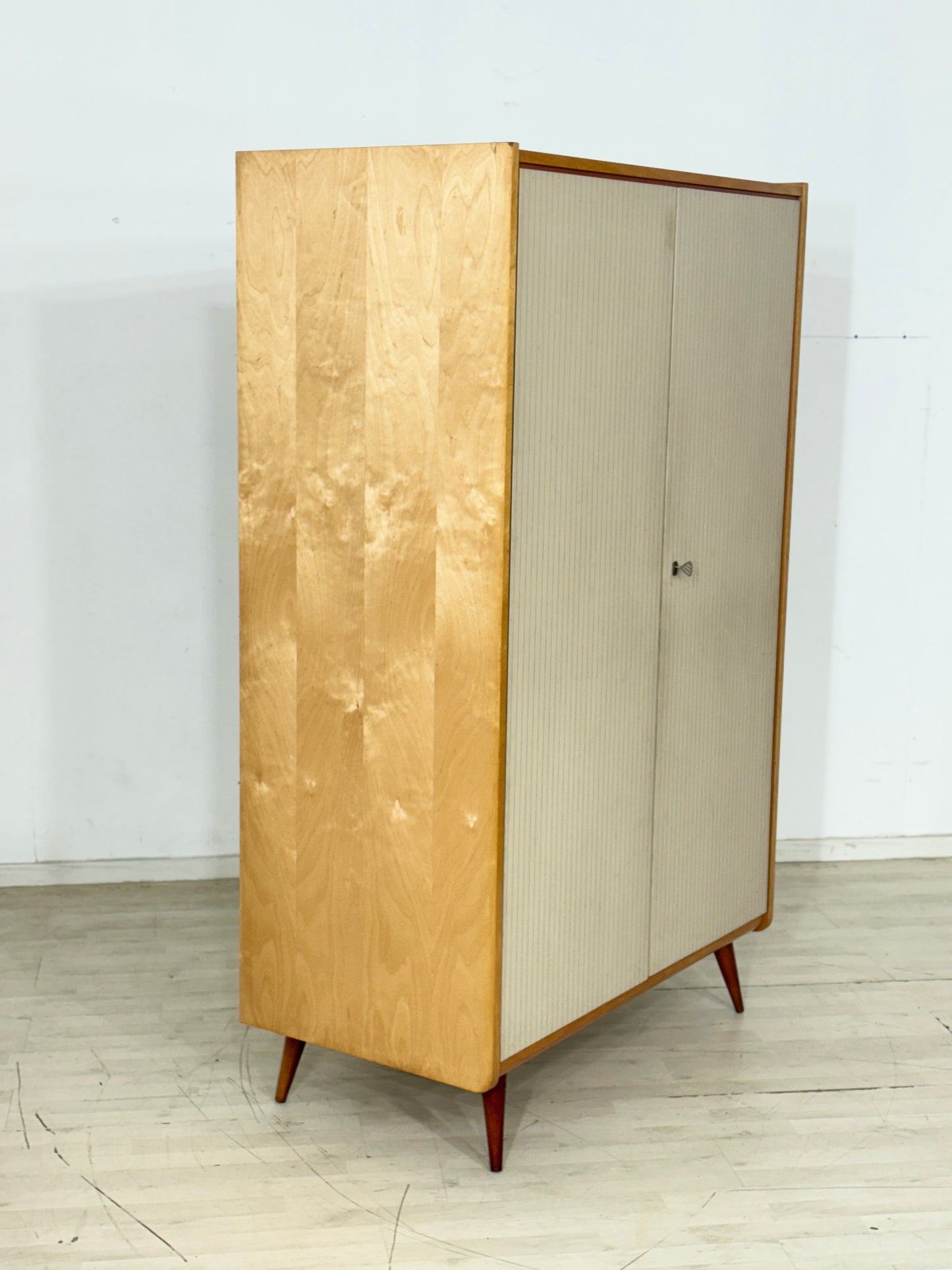 Sehr schöner Vintage Kleiderschrank / Wäscheschrank aus den 60er Jahren