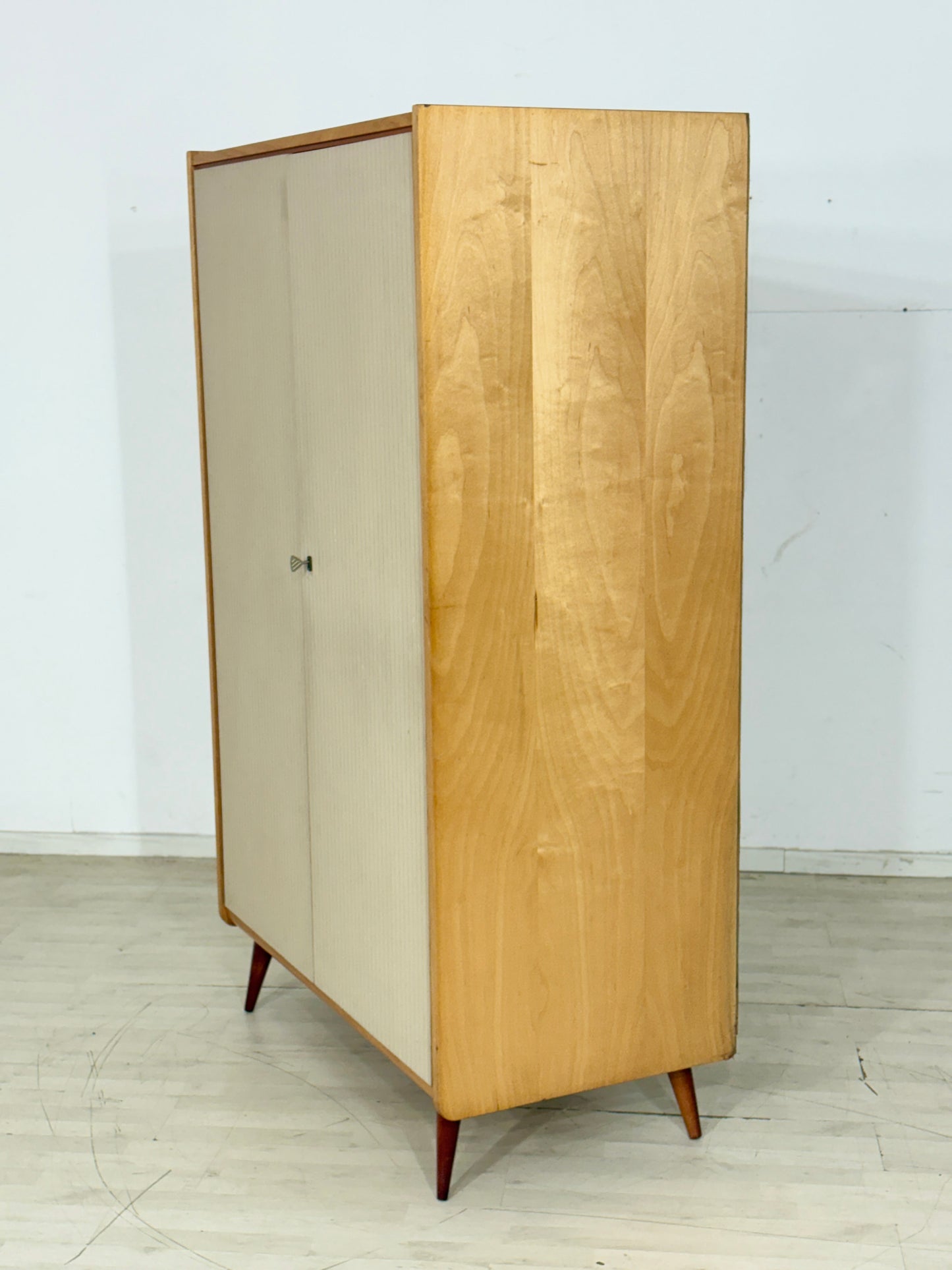 Sehr schöner Vintage Kleiderschrank / Wäscheschrank aus den 60er Jahren