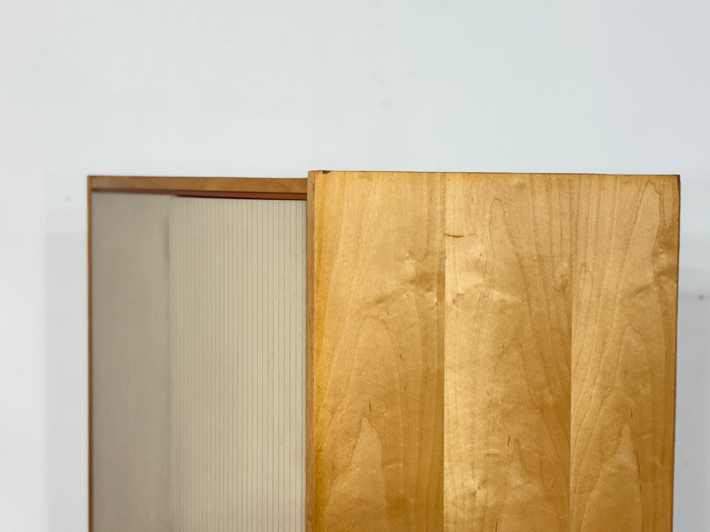 Sehr schöner Vintage Kleiderschrank / Wäscheschrank aus den 60er Jahren