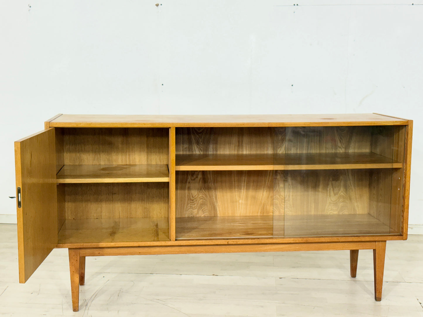 Sehr schönes Vintage Hellerau Sideboard / Anrichte / Kommode / Wohnzimmerschrank