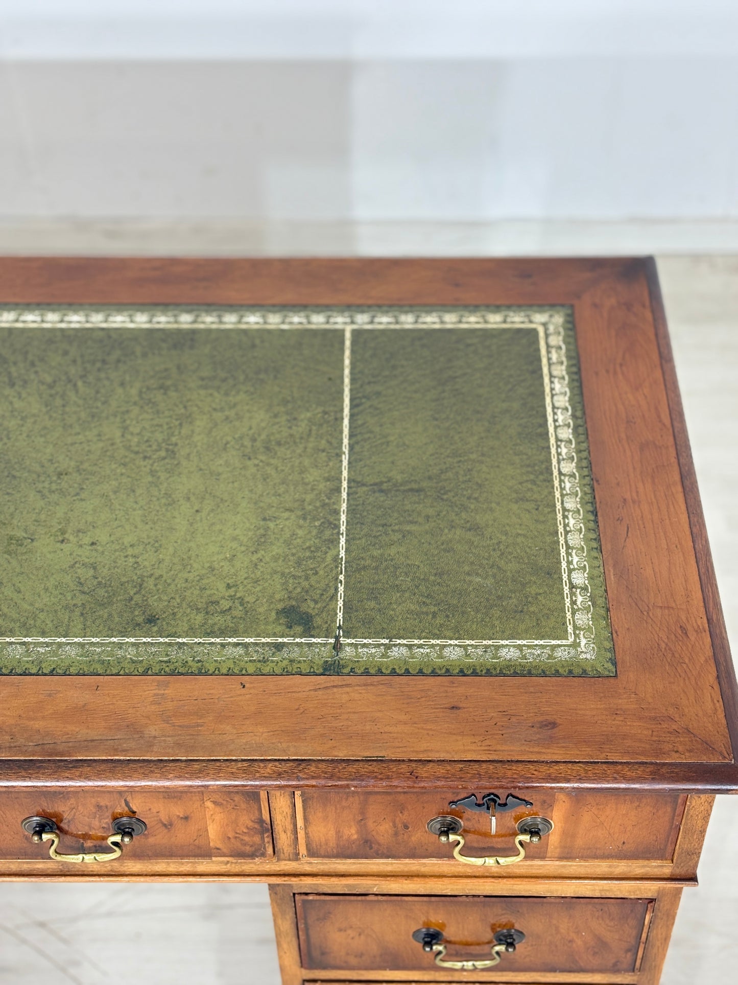 Vintage Empire Schreibtisch / Englisch Mahagoni Tisch / Bürotisch / Arbeitstisch