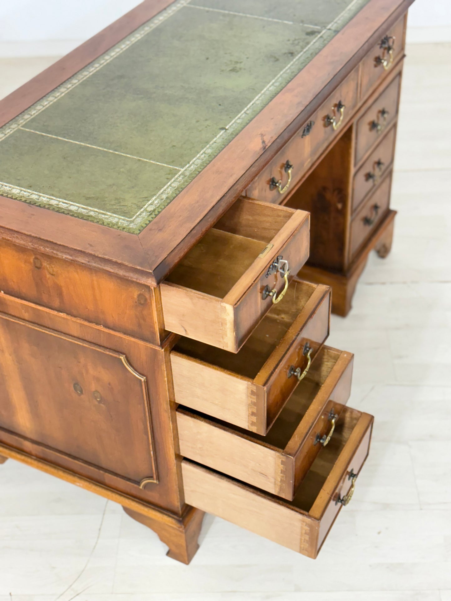 Vintage Empire Schreibtisch / Englisch Mahagoni Tisch / Bürotisch / Arbeitstisch