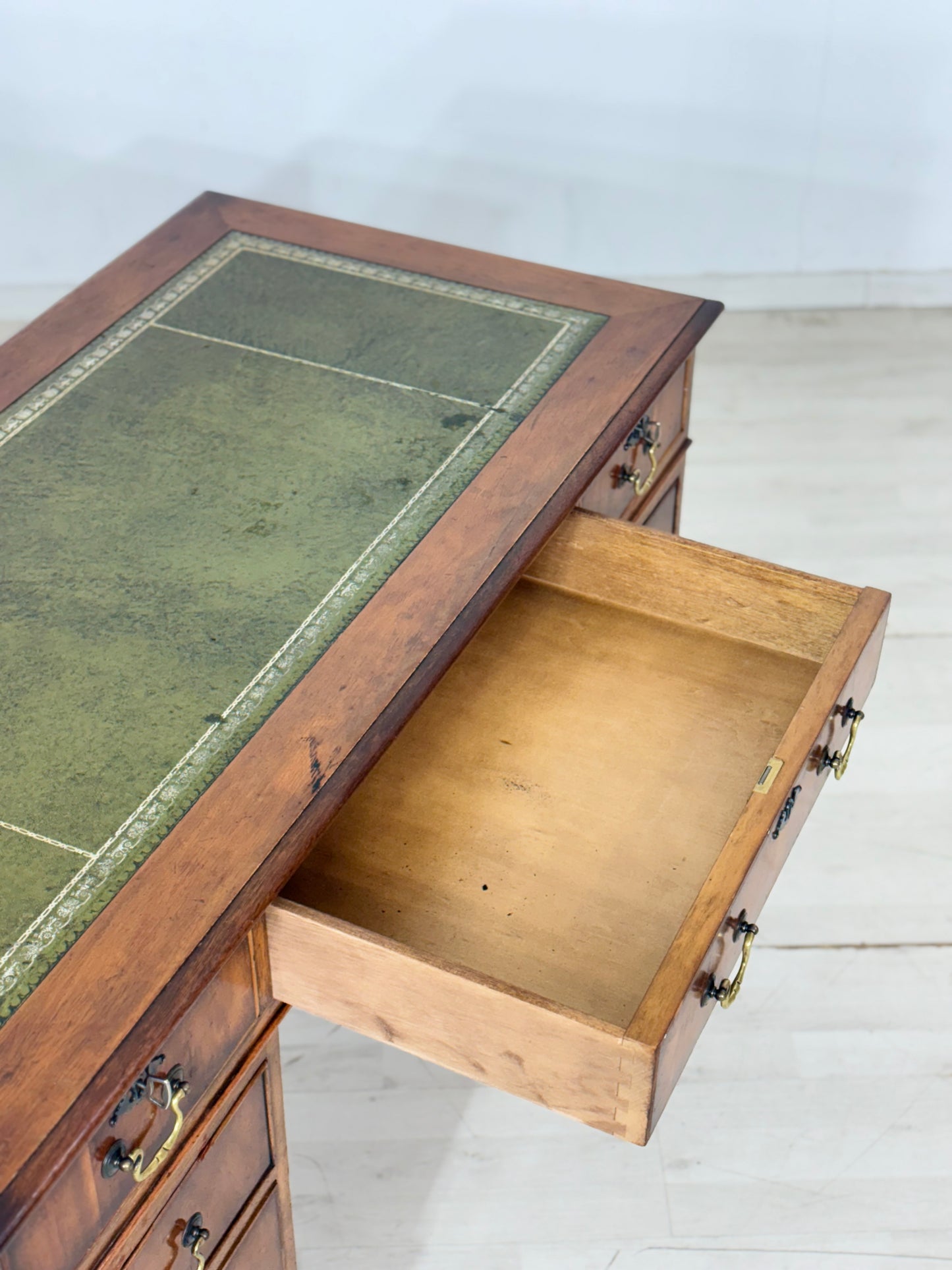 Vintage Empire Schreibtisch / Englisch Mahagoni Tisch / Bürotisch / Arbeitstisch