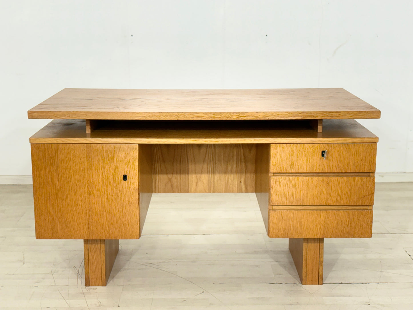 Sehr schöner Mid-Century Schreibtisch / Bürotisch / Vintage Arbeitstisch / Freistehend