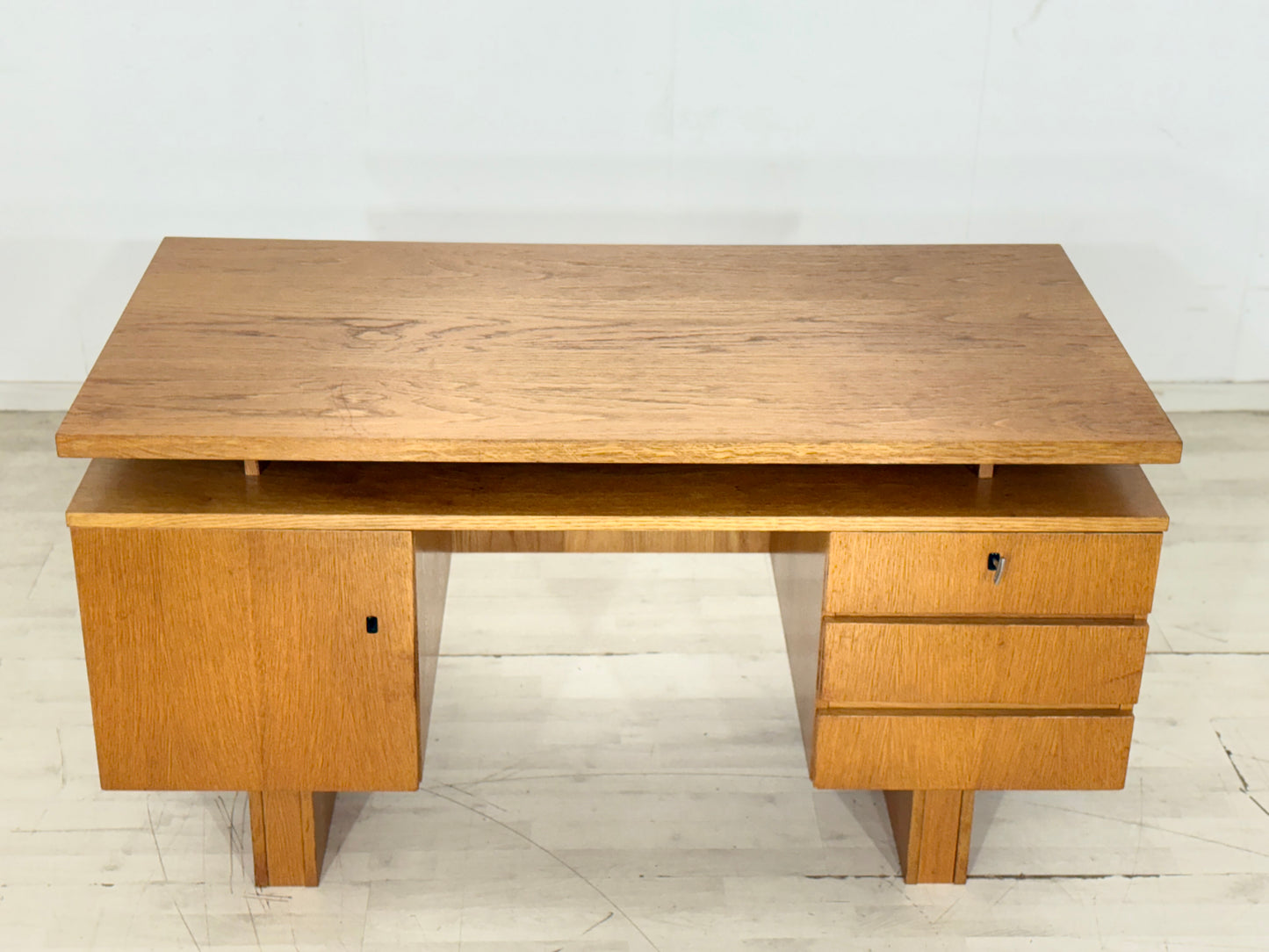 Sehr schöner Mid-Century Schreibtisch / Bürotisch / Vintage Arbeitstisch / Freistehend