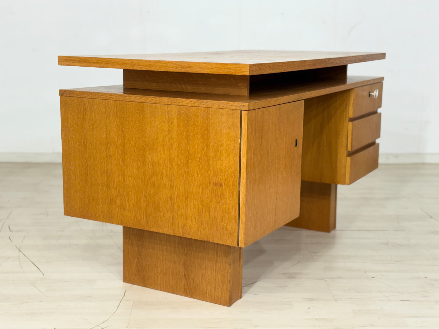 Sehr schöner Mid-Century Schreibtisch / Bürotisch / Vintage Arbeitstisch / Freistehend