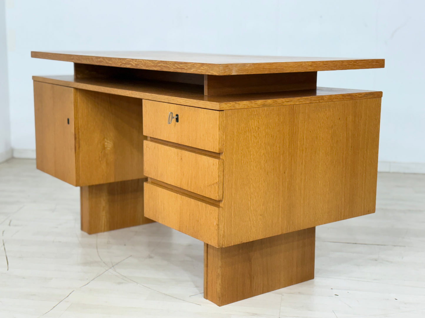 Sehr schöner Mid-Century Schreibtisch / Bürotisch / Vintage Arbeitstisch / Freistehend