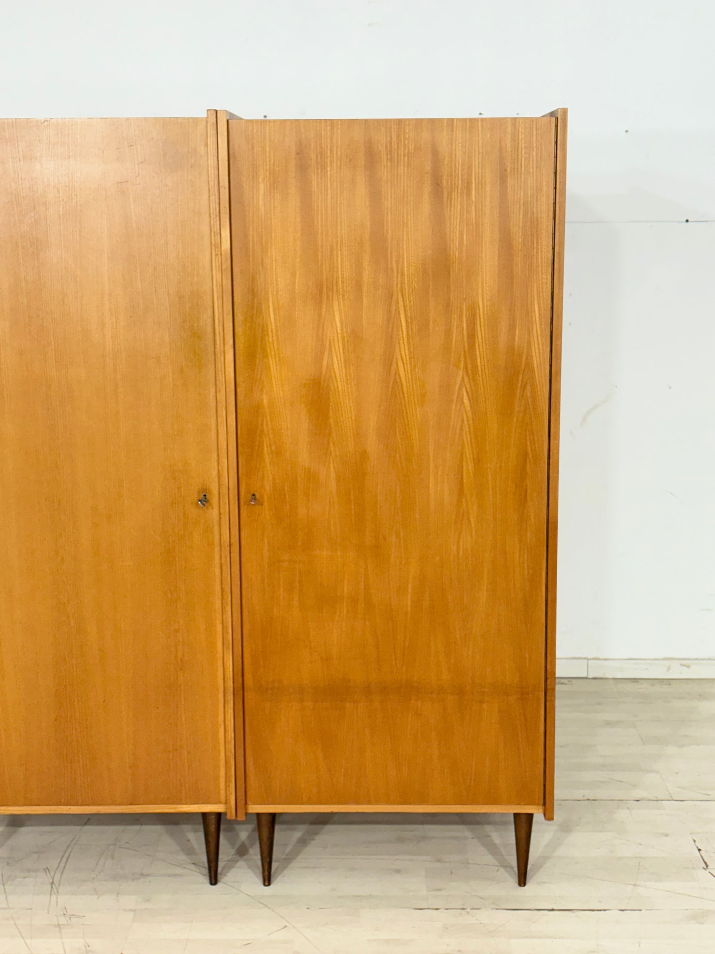 Sehr schöner Mid-Century Kleiderschrank / Wäscheschrank / Holz Schrank / Vintage Wardrobe