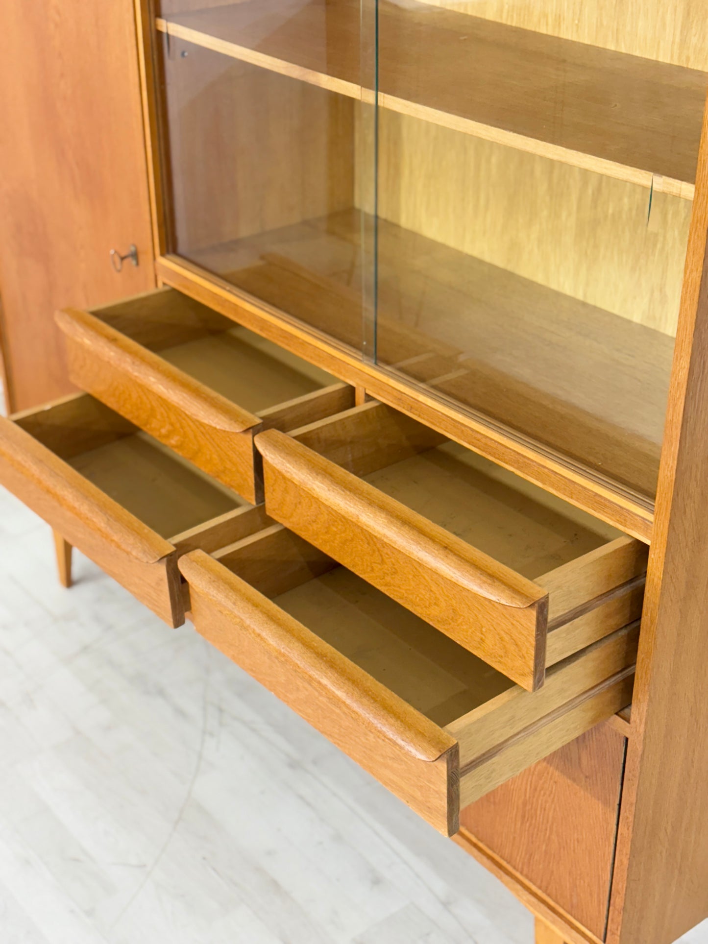 Vintage Wohnzimmerschrank / Highboard / Schrank / Eiche / Mid Century Design