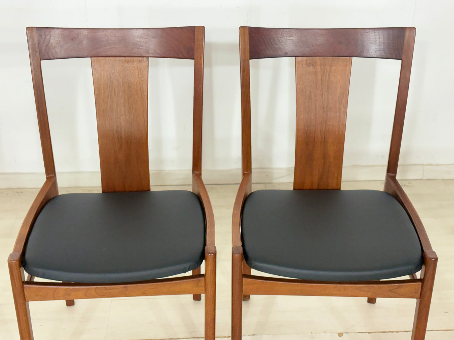 4er Set Albin Johansson Stühle / Teak Esszimmerstühle / Vintage Küchenstühle / Neue Polsterung
