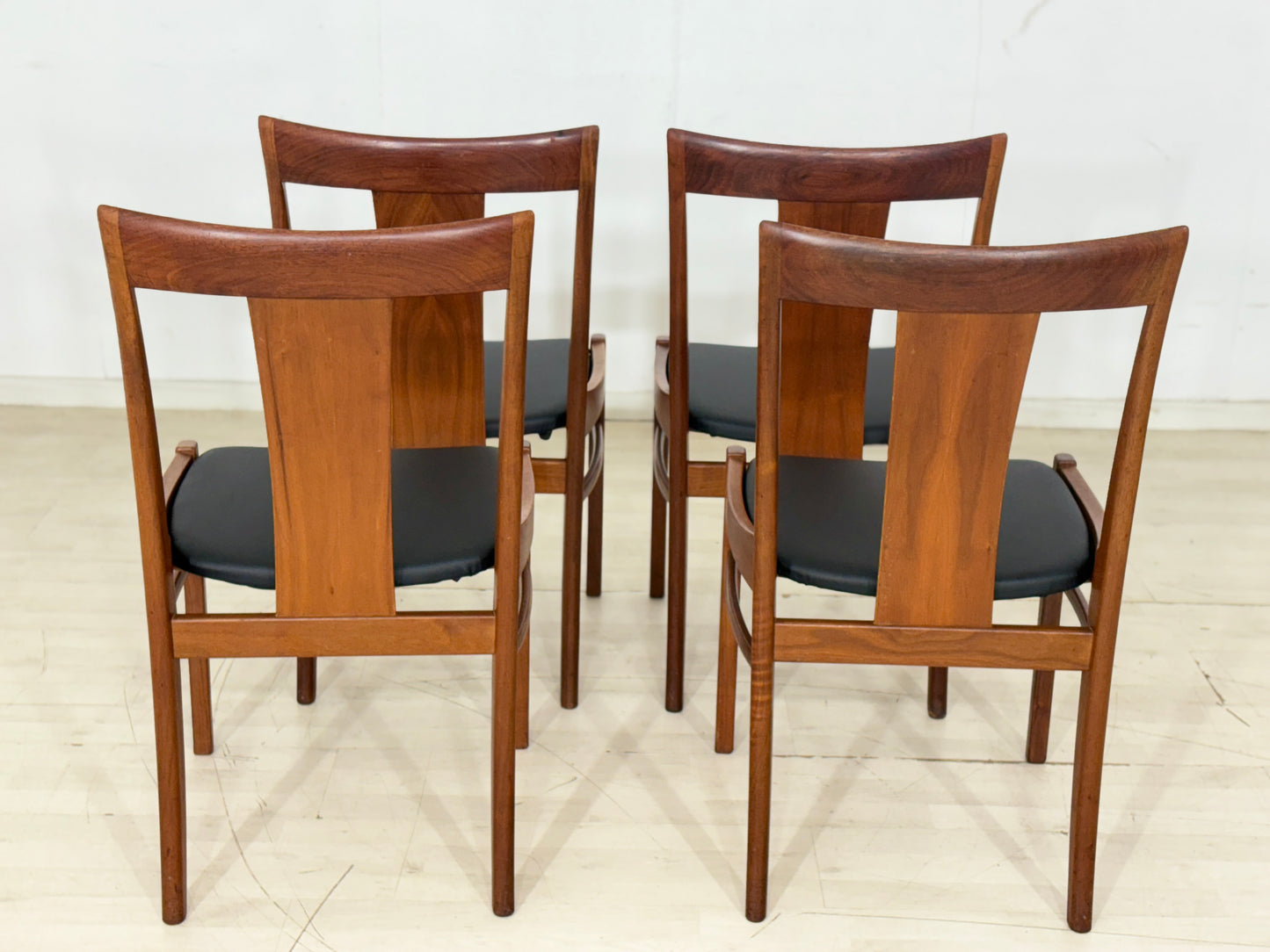 4er Set Albin Johansson Stühle / Teak Esszimmerstühle / Vintage Küchenstühle / Neue Polsterung