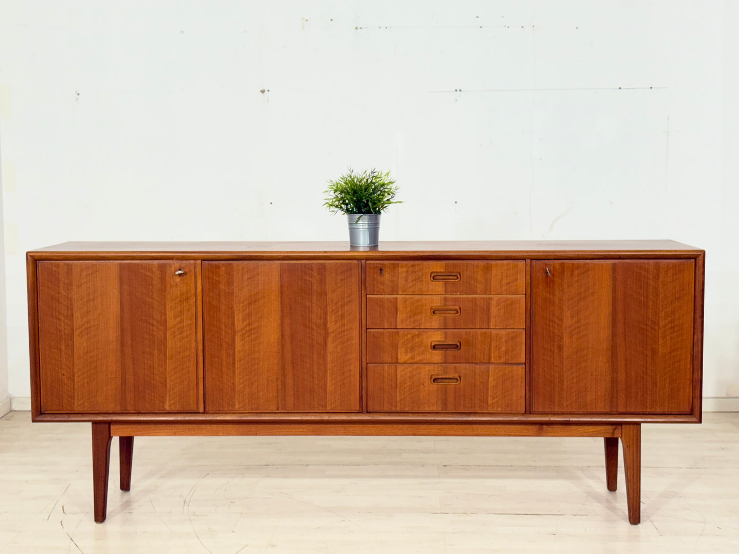 Sehr schönes Albin Johansson & Sons Sideboard / Teak Anrichte / Wohnzimmerschrank / Vintage Kommode