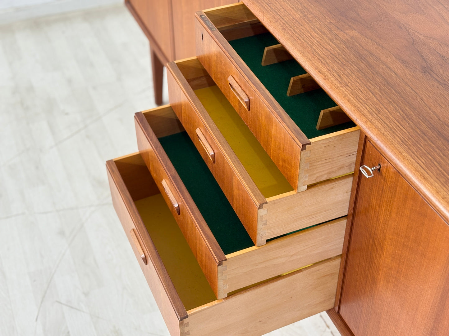 Sehr schönes Albin Johansson & Sons Sideboard / Teak Anrichte / Wohnzimmerschrank / Vintage Kommode