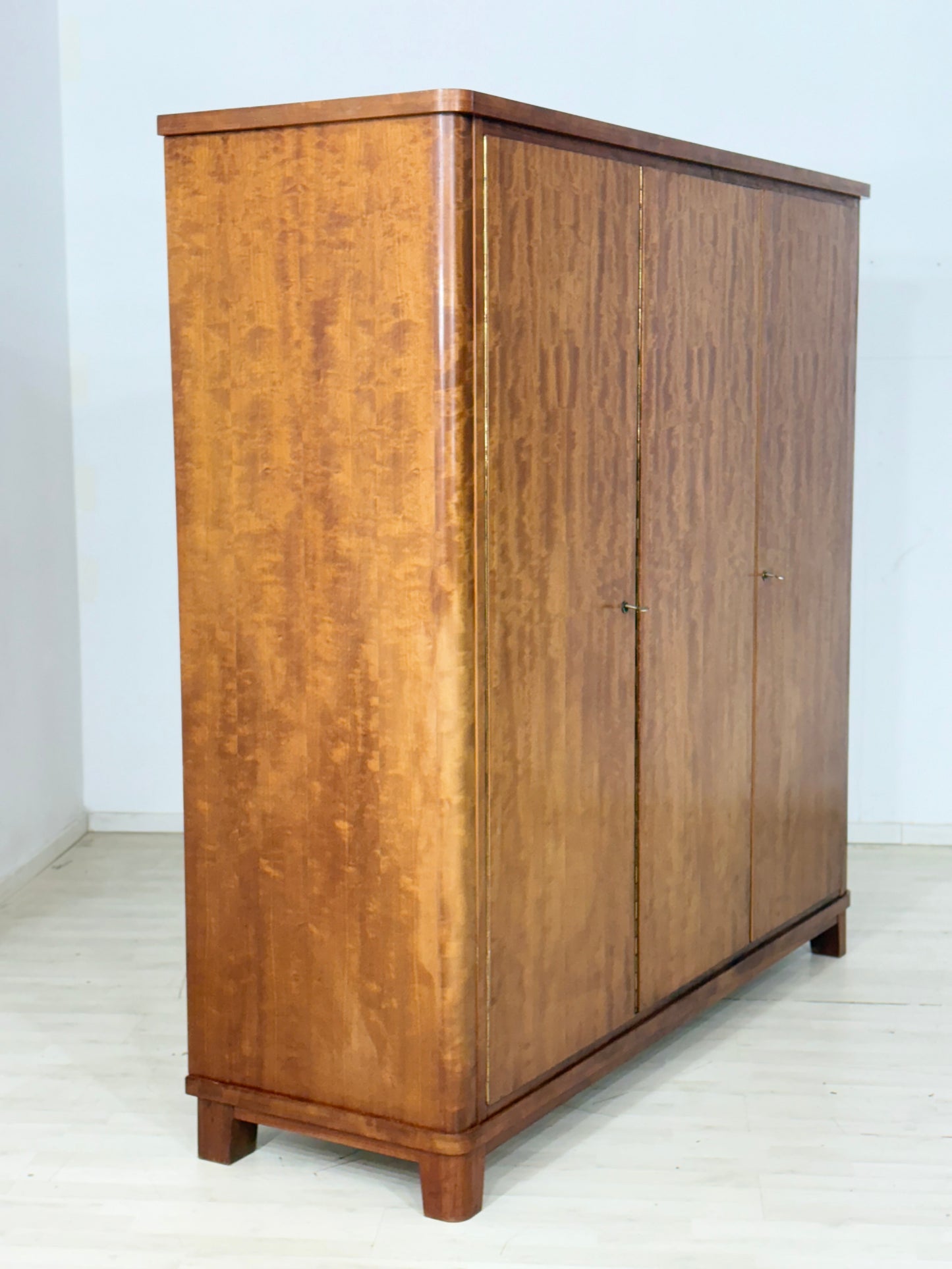 Mid-Century Kleiderschrank / Vintage Schrank / Garderobenschrank – 60er Jahre