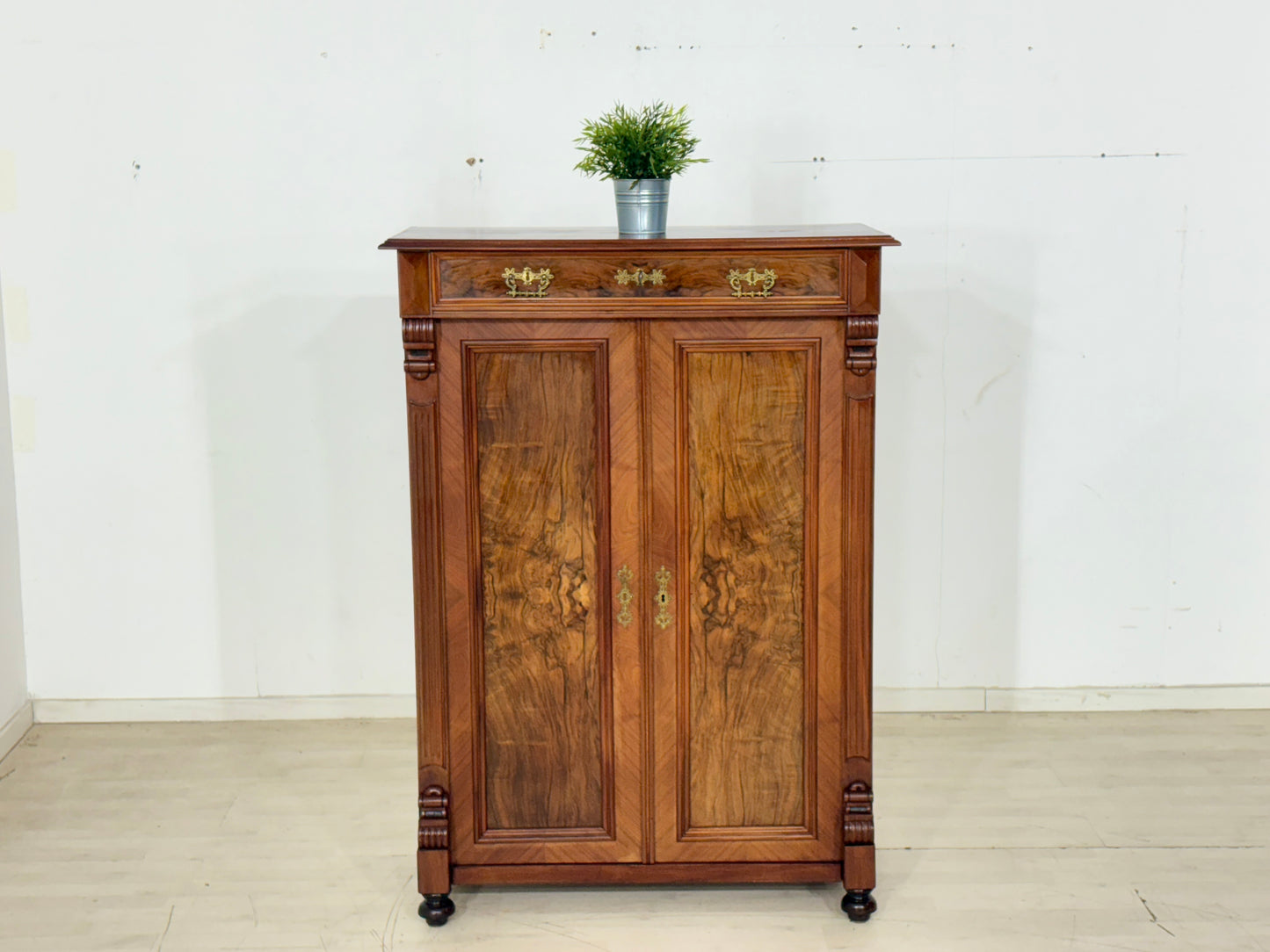 Sehr schönes Antikes Gründerzeit Vertiko Kommode um 1900 – Edles Nussbaumfurnier & Messingbeschläge