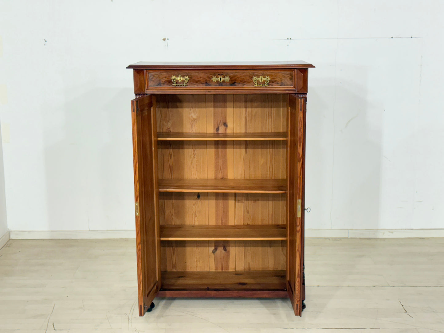 Sehr schönes Antikes Gründerzeit Vertiko Kommode um 1900 – Edles Nussbaumfurnier & Messingbeschläge