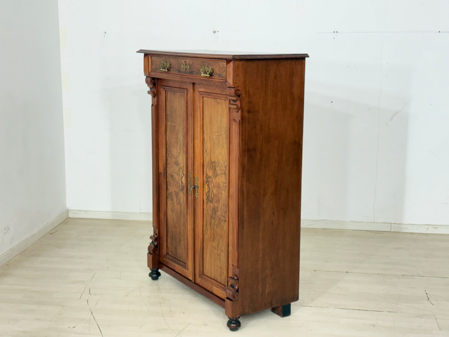 Sehr schönes Antikes Gründerzeit Vertiko Kommode um 1900 – Edles Nussbaumfurnier & Messingbeschläge