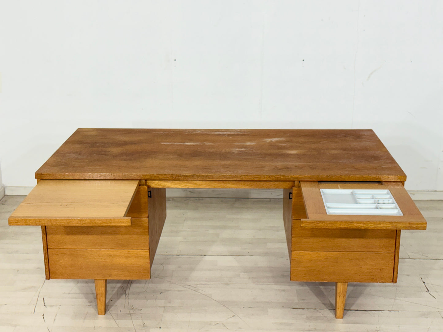 Schöner Vintage-Klassiker: Freistehender Ikea Schreibtisch in Eiche 60er Jahre