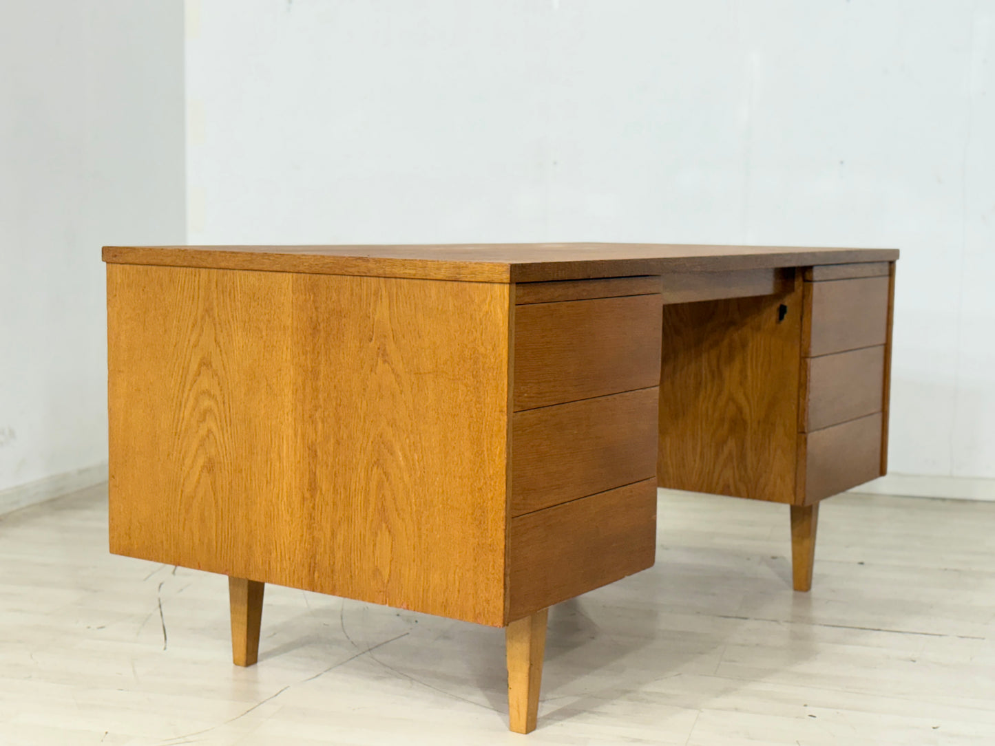 Schöner Vintage-Klassiker: Freistehender Ikea Schreibtisch in Eiche 60er Jahre