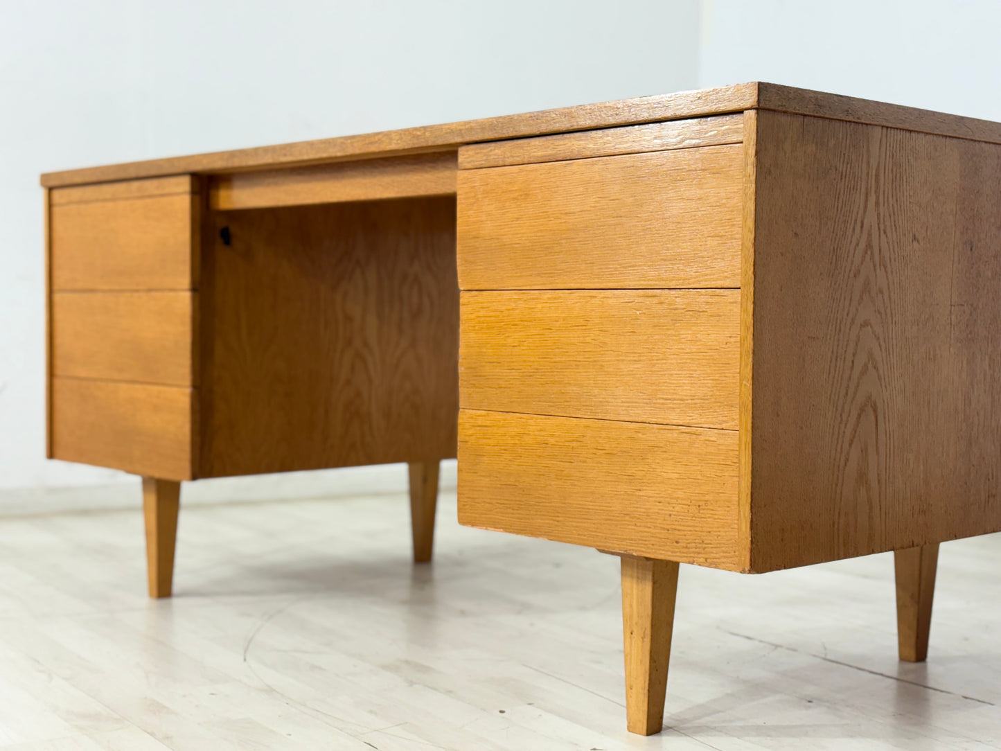Schöner Vintage-Klassiker: Freistehender Ikea Schreibtisch in Eiche 60er Jahre
