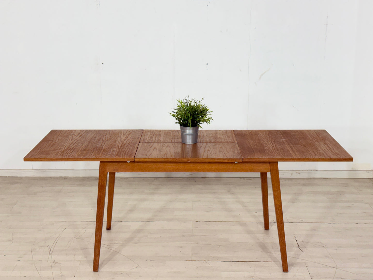 Skandinavischer Vintage Küchentisch Esstisch Eiche – Ausziehbar – Platte frisch restauriert