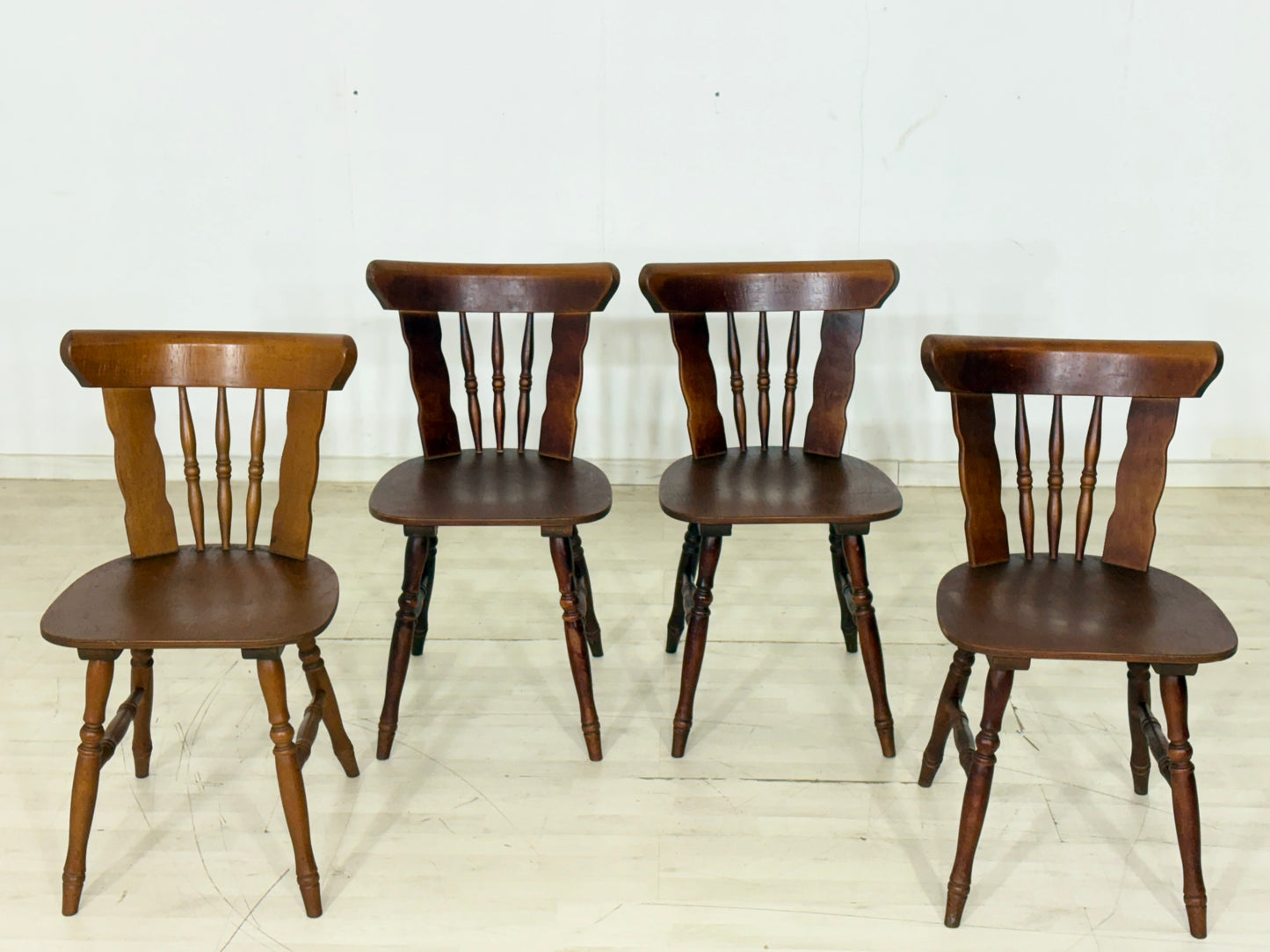 4er Set Vintage Holzstühle – Landhausstil Esszimmerstühle / Stühle